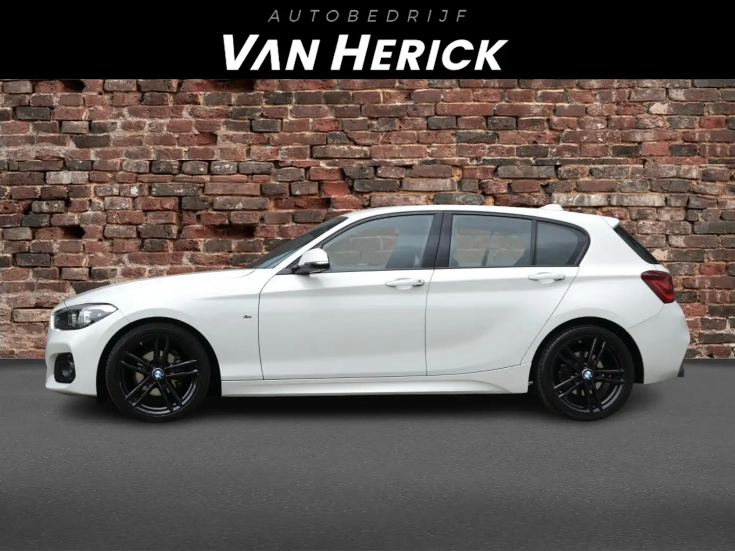 BMW 118 1-serie 118i Edition M Sport Shadow 5 deurs Automa Biały - 2