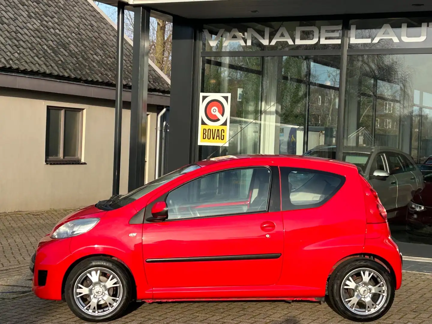 Peugeot 107 1.0-12V XS Aut. App-Connect Airco LM-Velgen NAP NL Rouge - 2