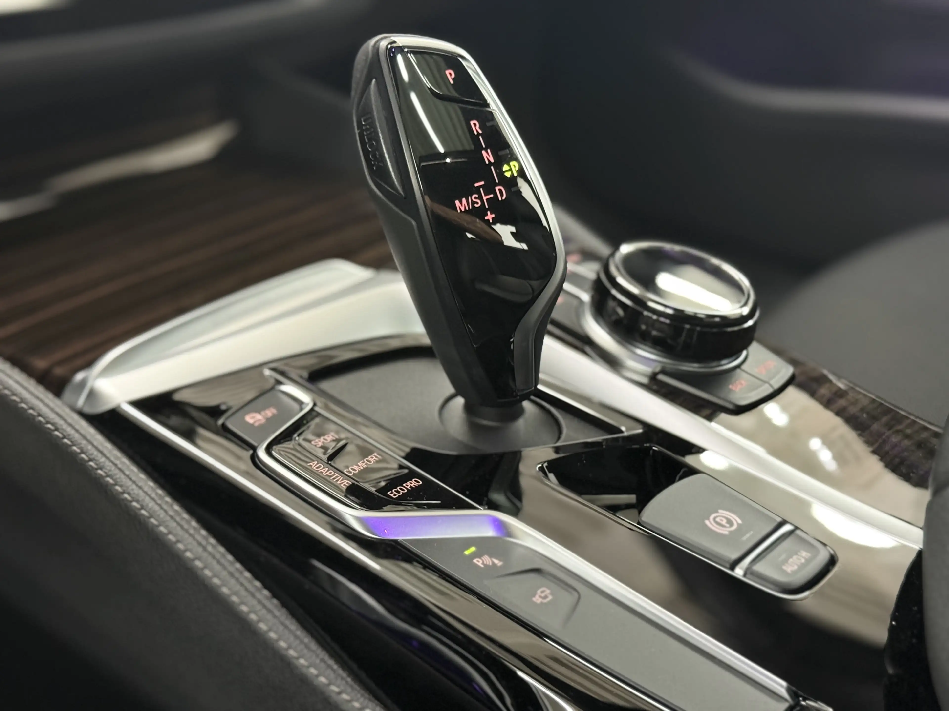 BMW 530 d H&K HUD 360° Memory S-Dach Softclose ACC — photo 11