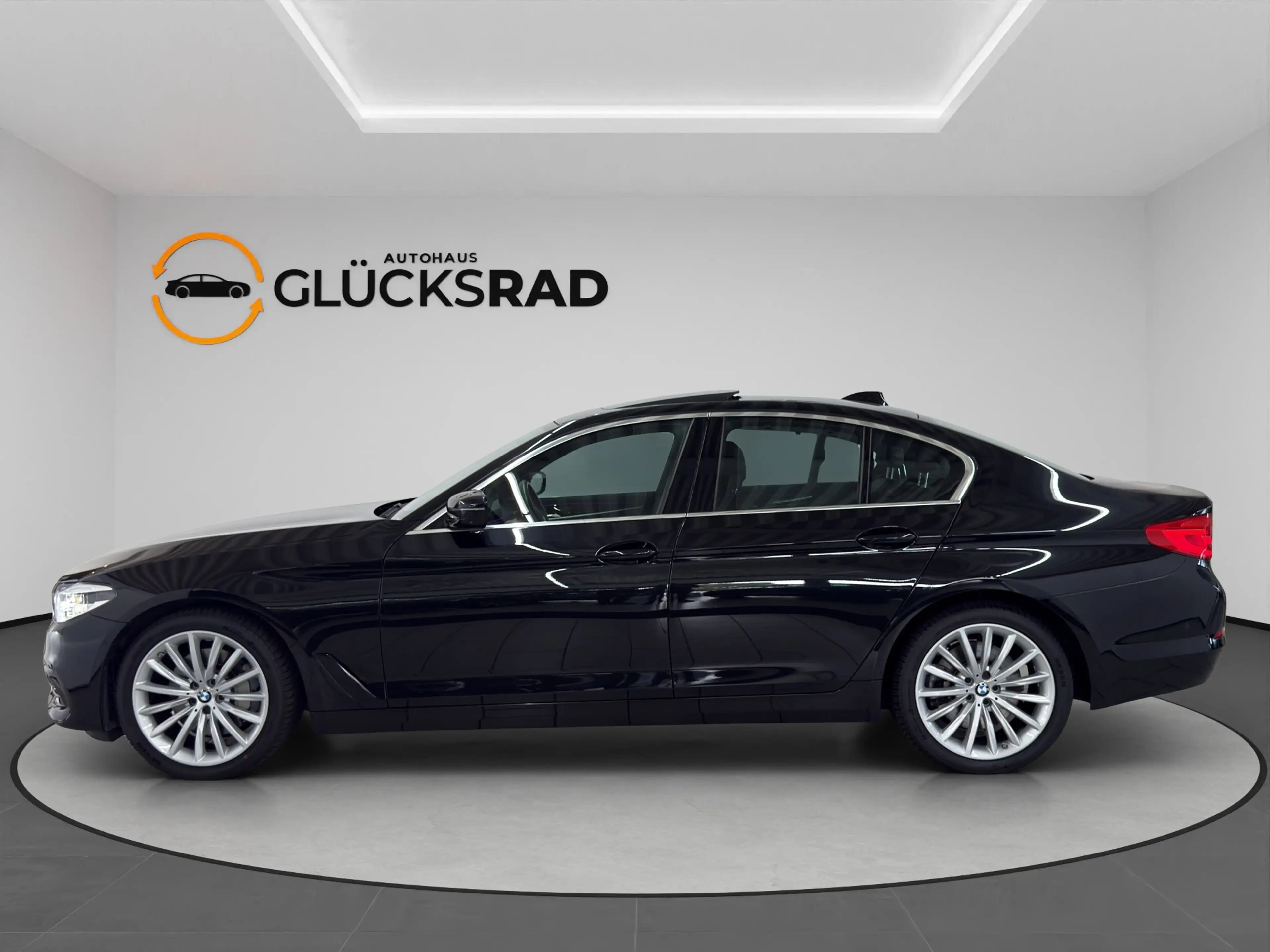 BMW 530 d H&K HUD 360° Memory S-Dach Softclose ACC — photo 2