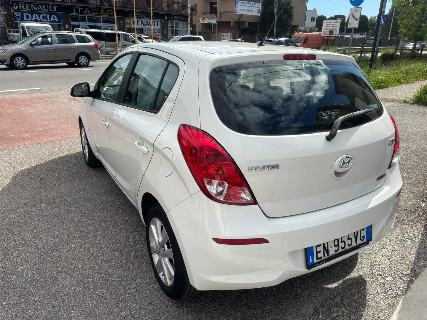 Hyundai i20 5p 1.1 crdi Sound Edition Blanc - 2