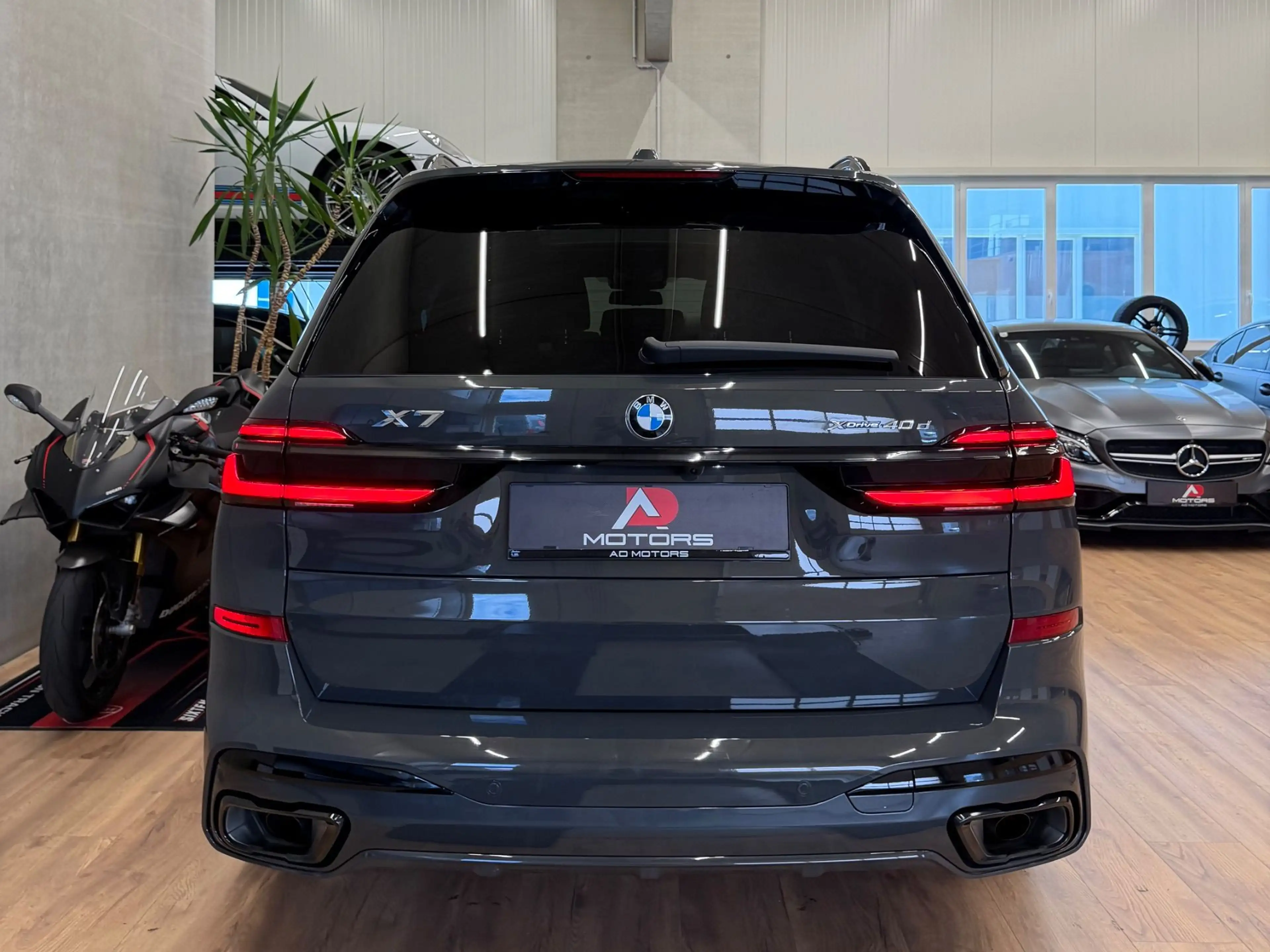 BMW X7 xDrive40d / Erstbesitz / MwSt / Luft / Pano / AHK — photo 4