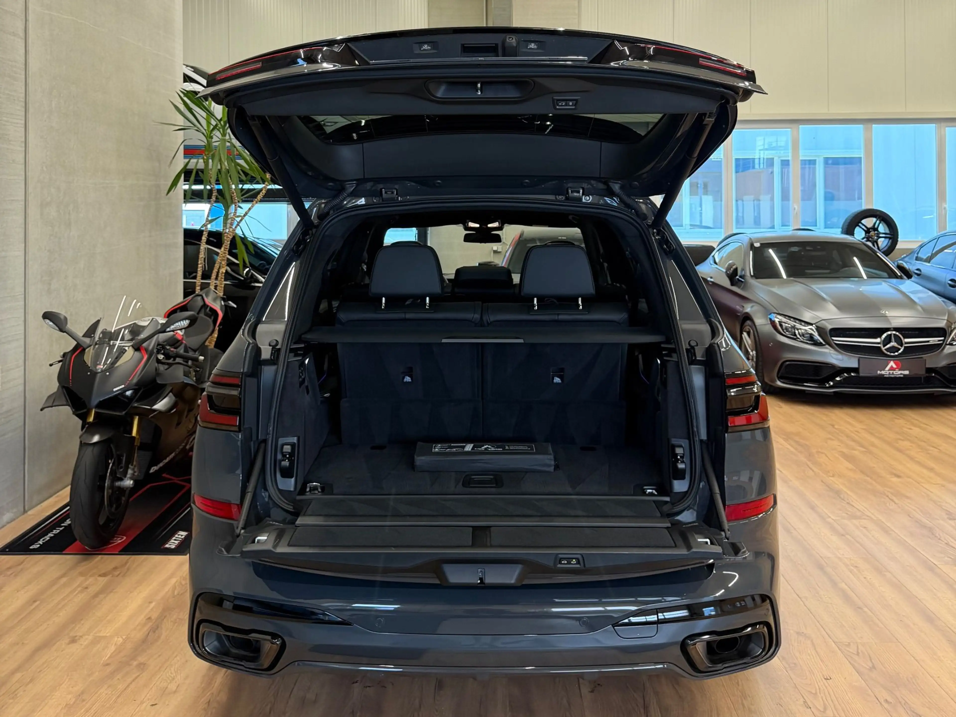 BMW X7 xDrive40d / Erstbesitz / MwSt / Luft / Pano / AHK — photo 15