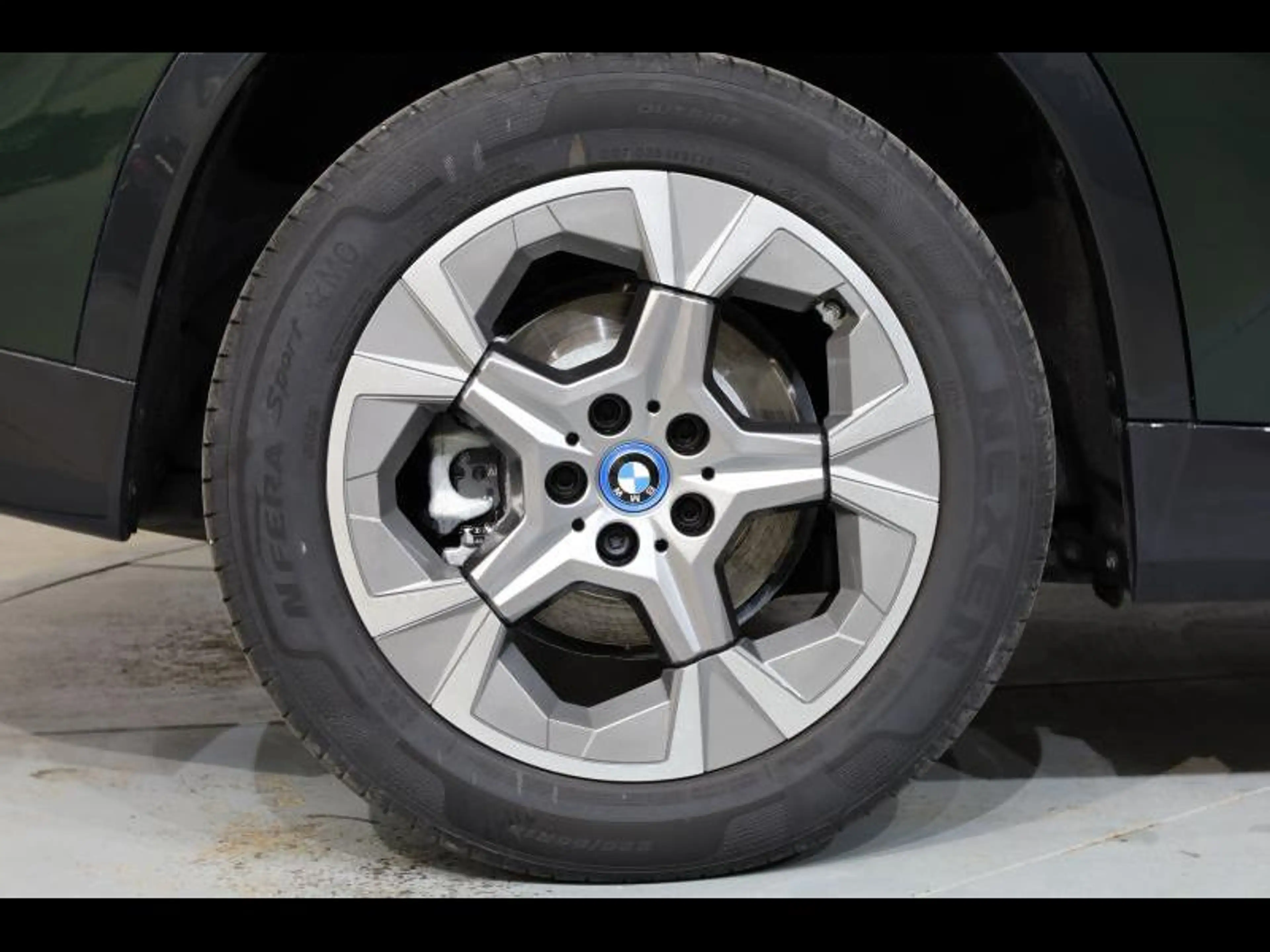 BMW iX1 eDrive20 xLine — photo 8