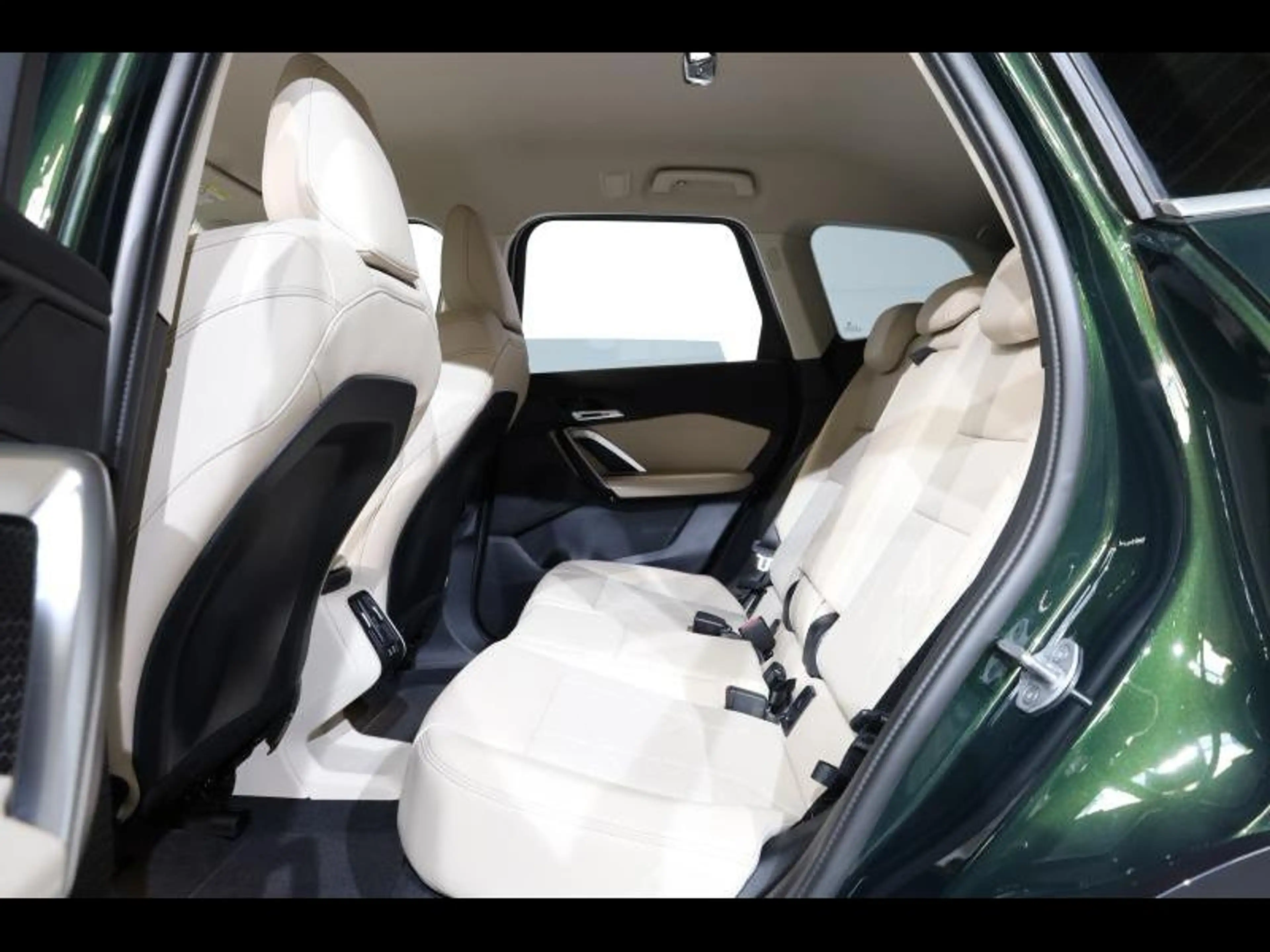 BMW iX1 eDrive20 xLine — photo 10