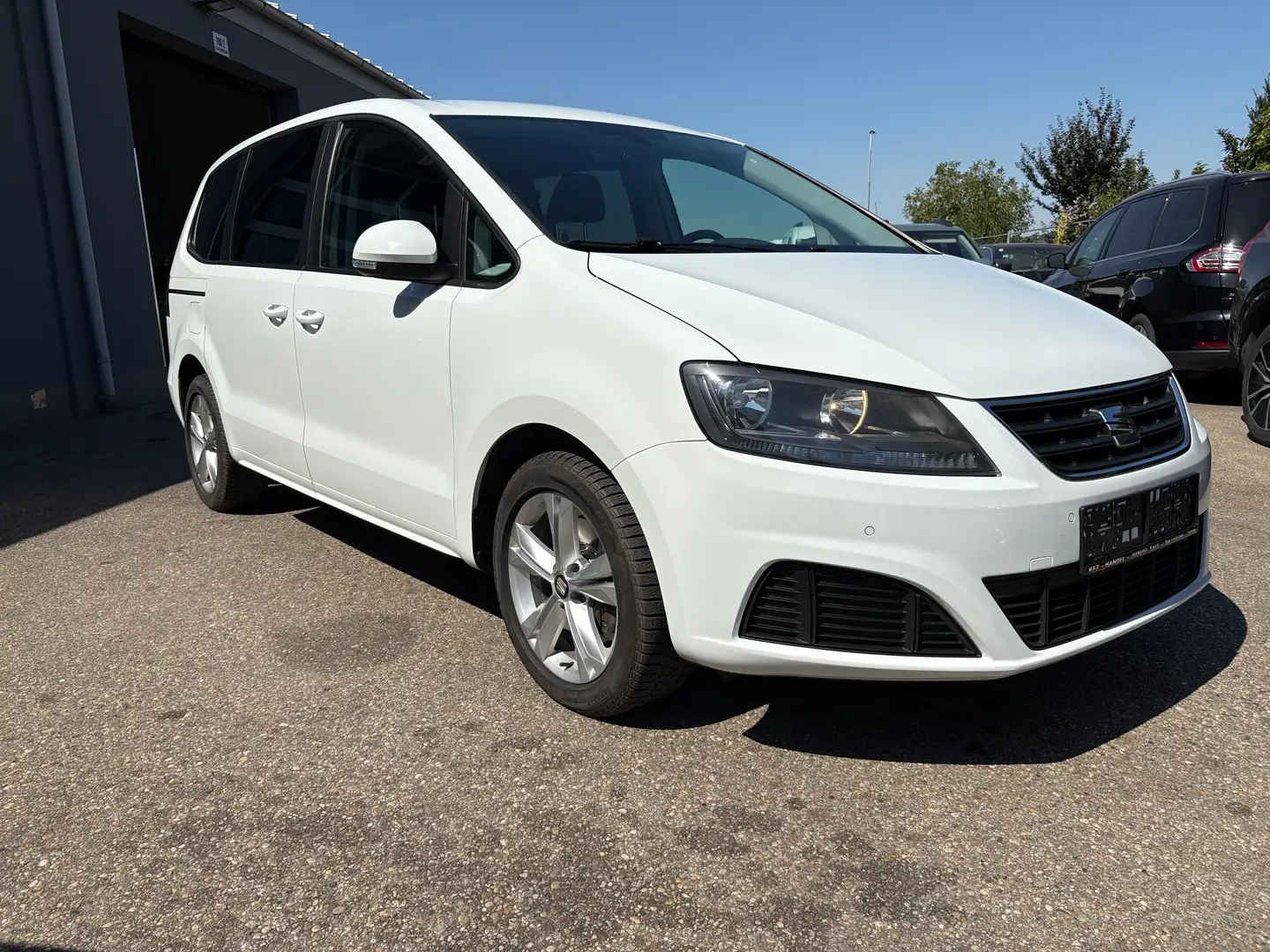 SEAT Alhambra 2.0 TDI Ecomotive Reference Білий - 1