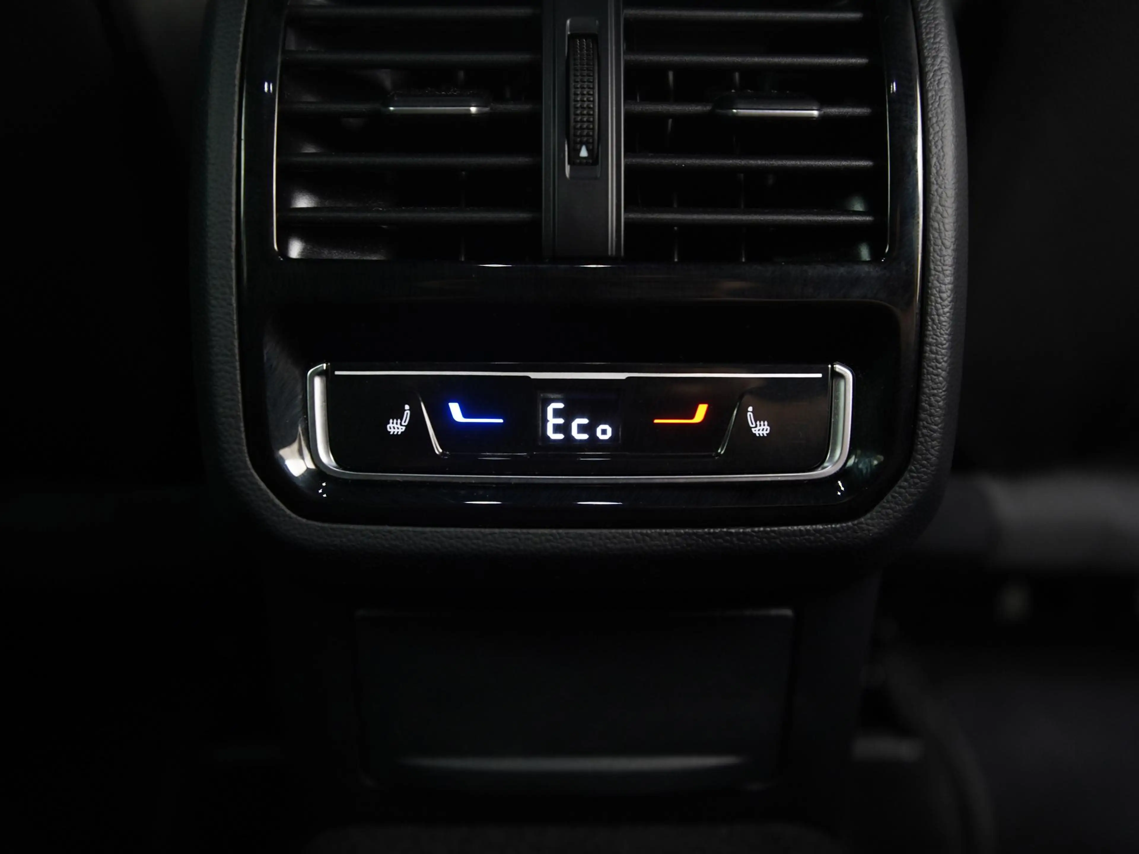 Volkswagen Arteon Shooting Brake 1.4 TSI eHybrid Elegance Business+ — photo 37
