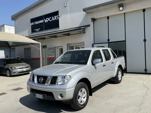 Nissan Navara d.cab 2.5 dci LE 174cv 4x4