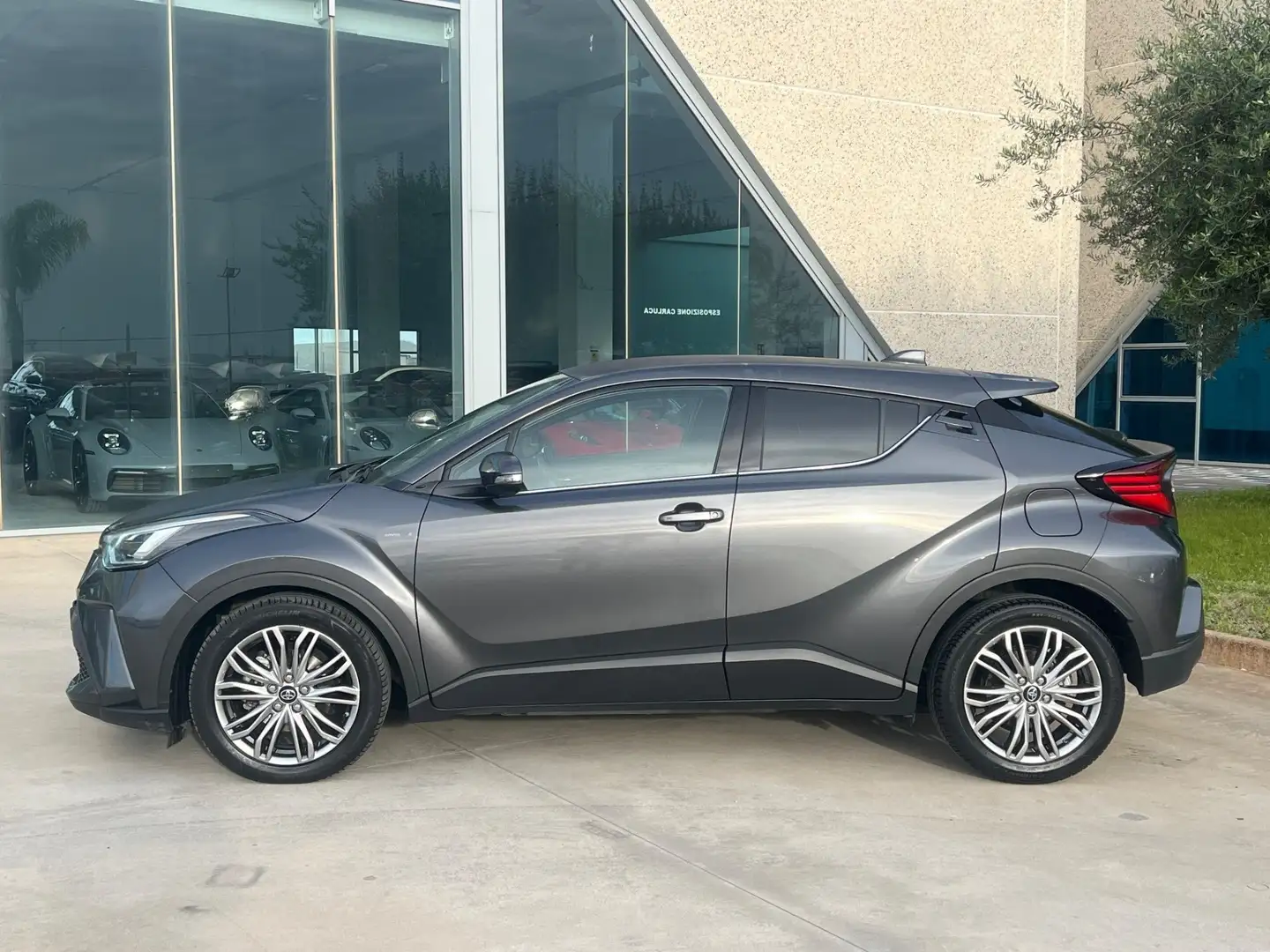 Toyota C-HR 1.8h Lounge e-cvt Grigio - 2