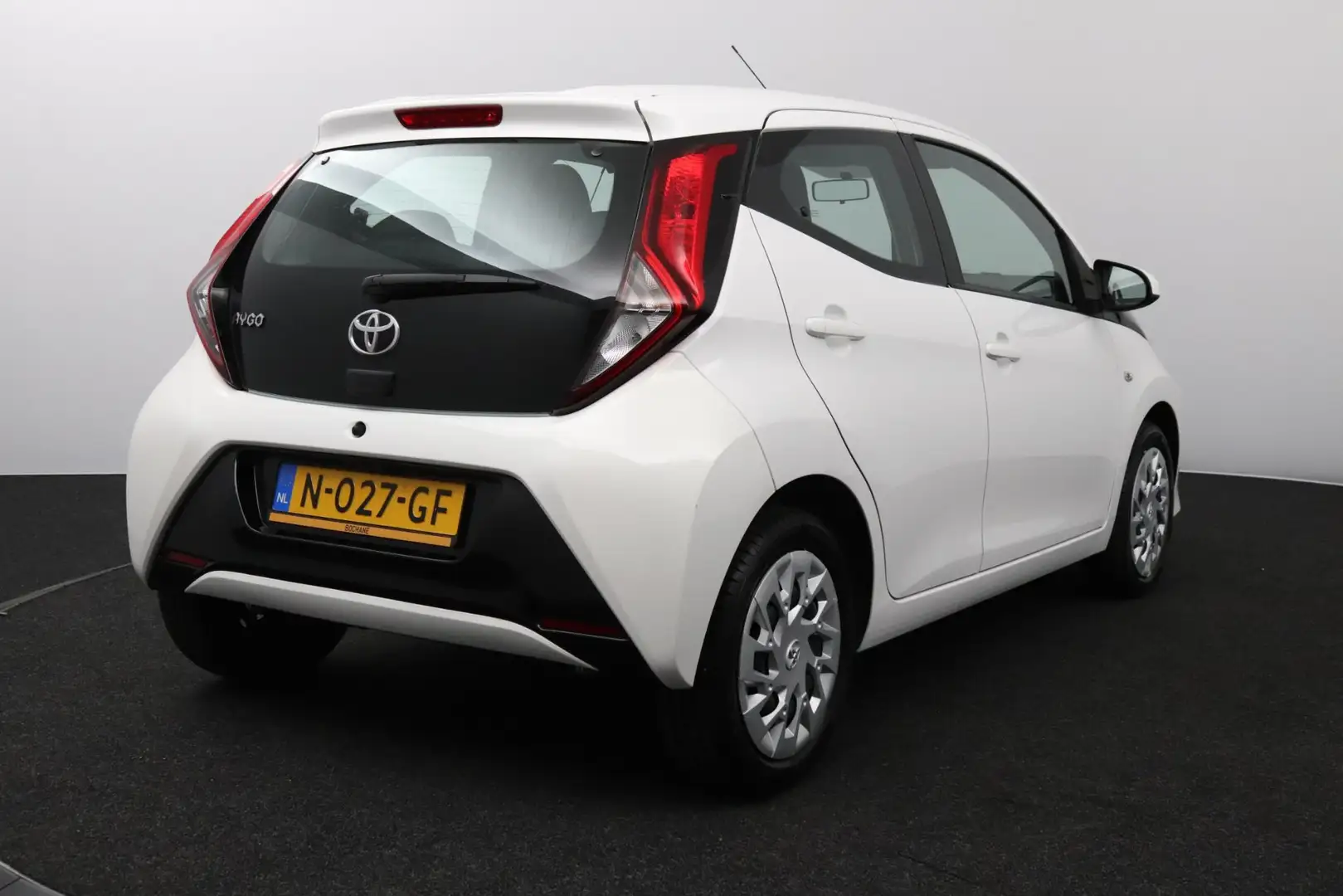 Toyota Aygo 1.0 VVT-i x-play | Navigatie scherm | Blanc - 2