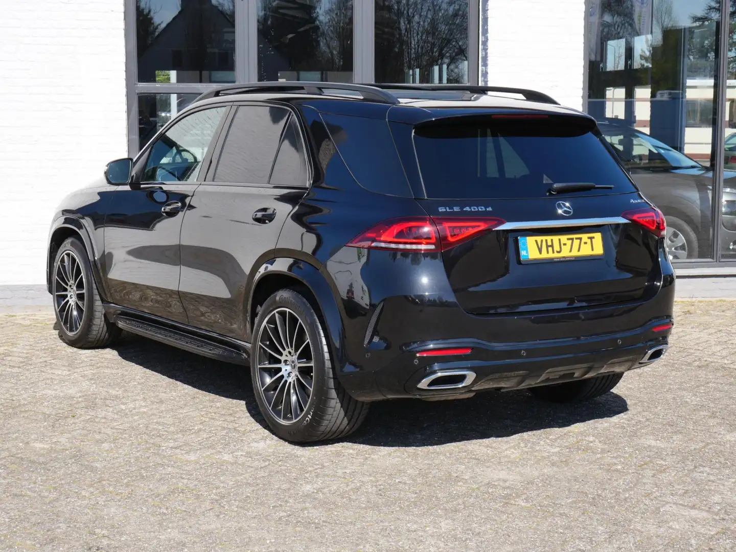 Mercedes-Benz GLE 400 D 4MATIC AMG Airmatic Panorama Burmester Adaptive Černá - 2