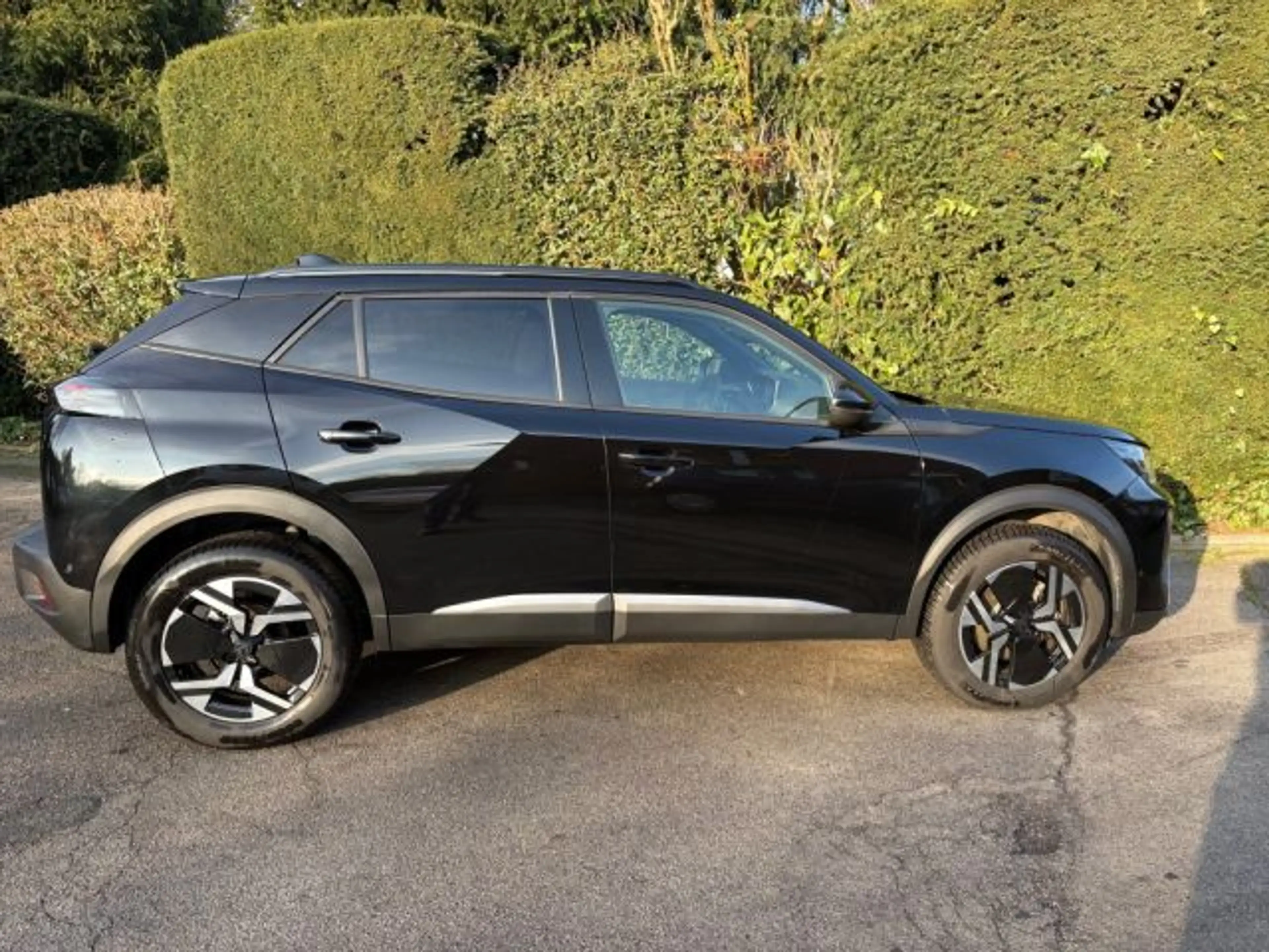 Peugeot 2008 Hybrid 136 e-DSC Allure — photo 3