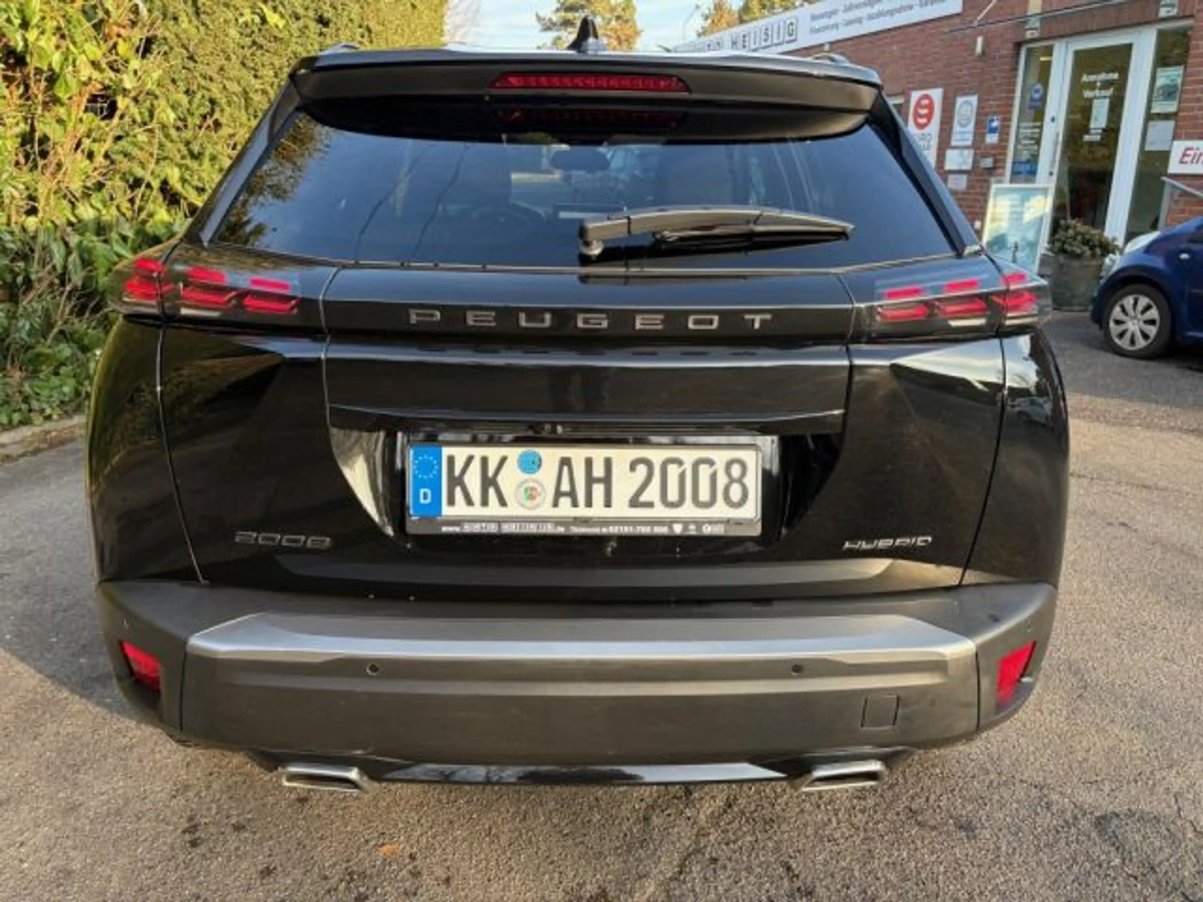 Peugeot 2008 Hybrid 136 e-DSC Allure — photo 5