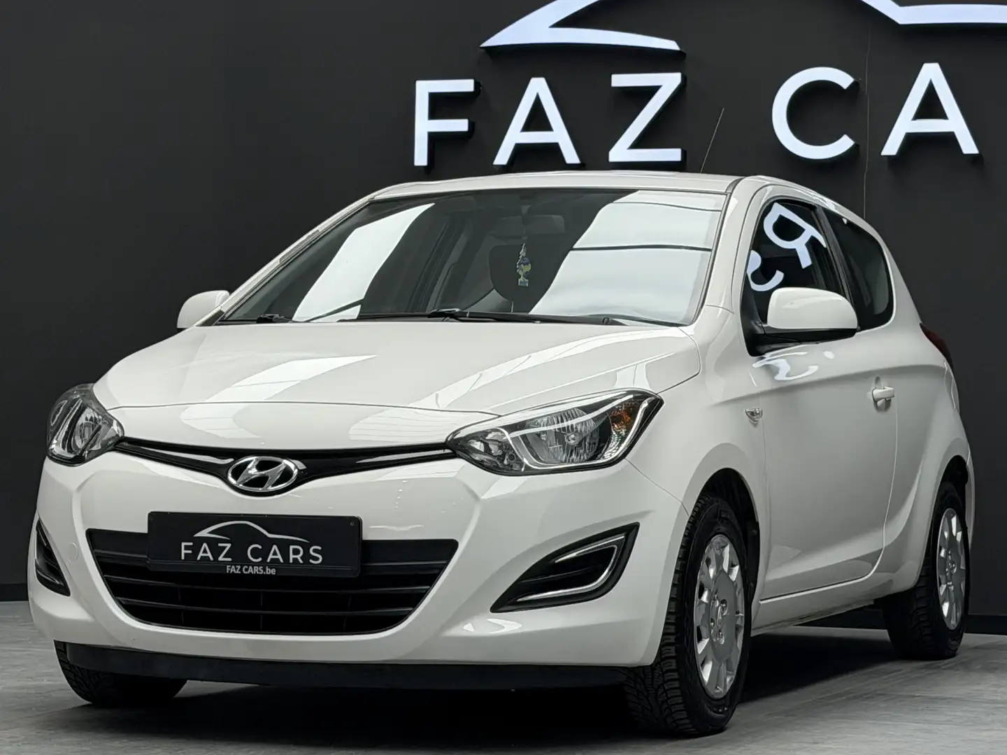 Hyundai i20 1.2i Comfort * 1ER PROP + CLIM + GARANTIE * Weiß - 2