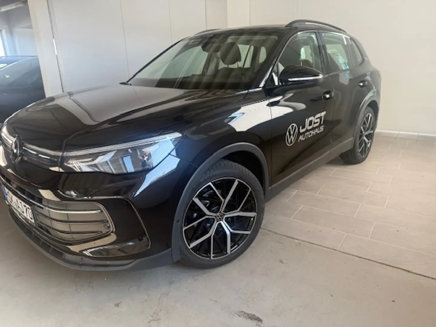 Volkswagen Tiguan Goal 1.5 TSI DSG Navi AHK Kamera AreaView LM20 ACC Schwarz - 1
