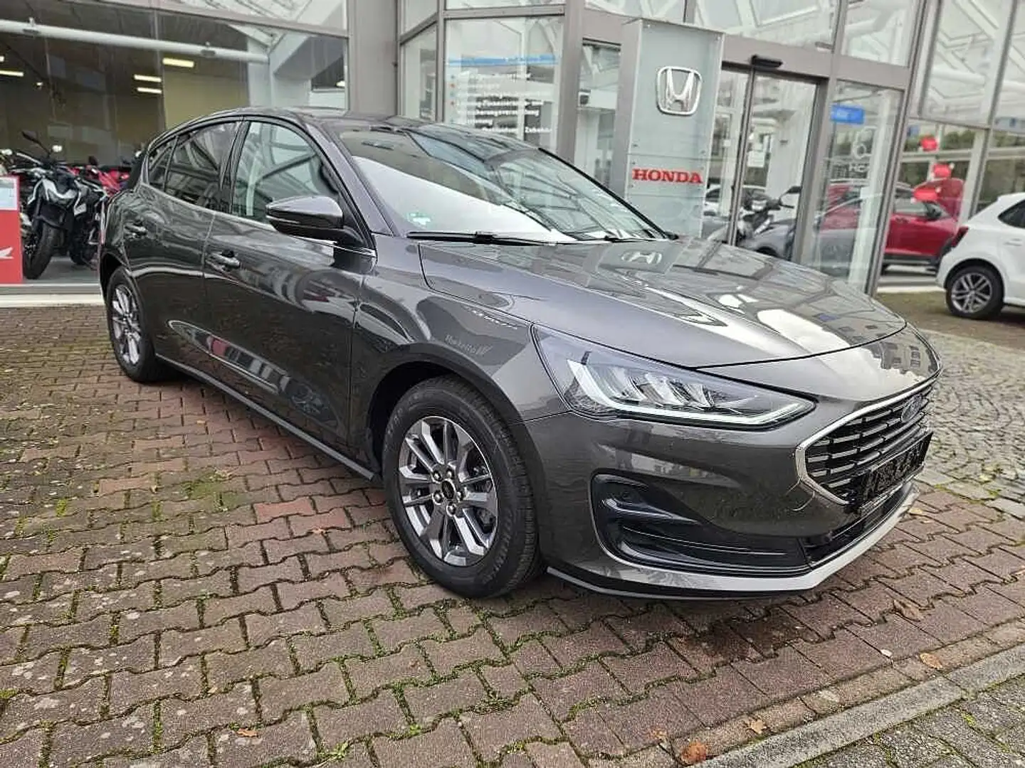 Ford Focus Fließheck 1.0 EcoBoost TITANIUM S/S Grau - 2