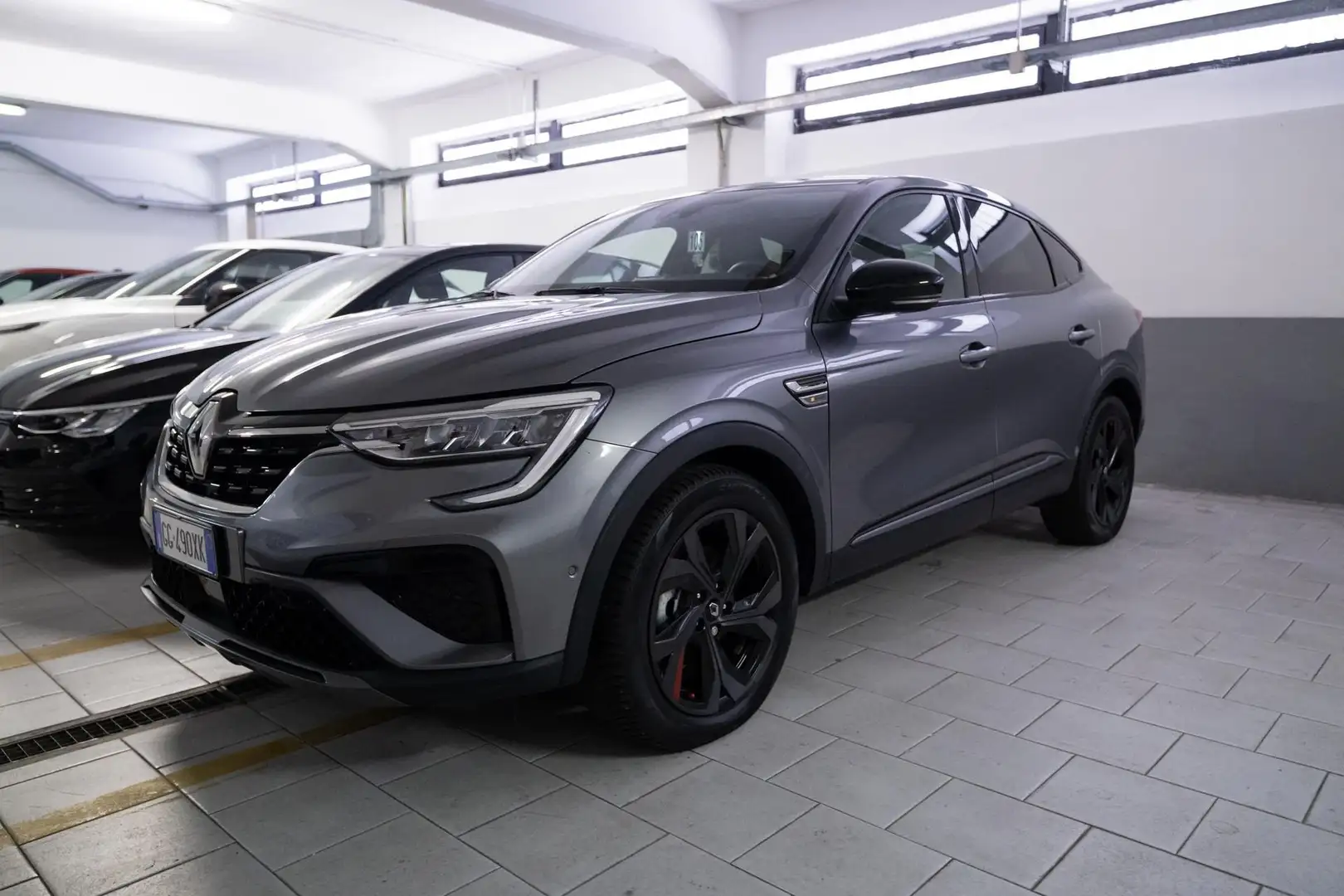 Renault Arkana 1.6 E-Tech hybrid R.S. Line 145cv Grijs - 1