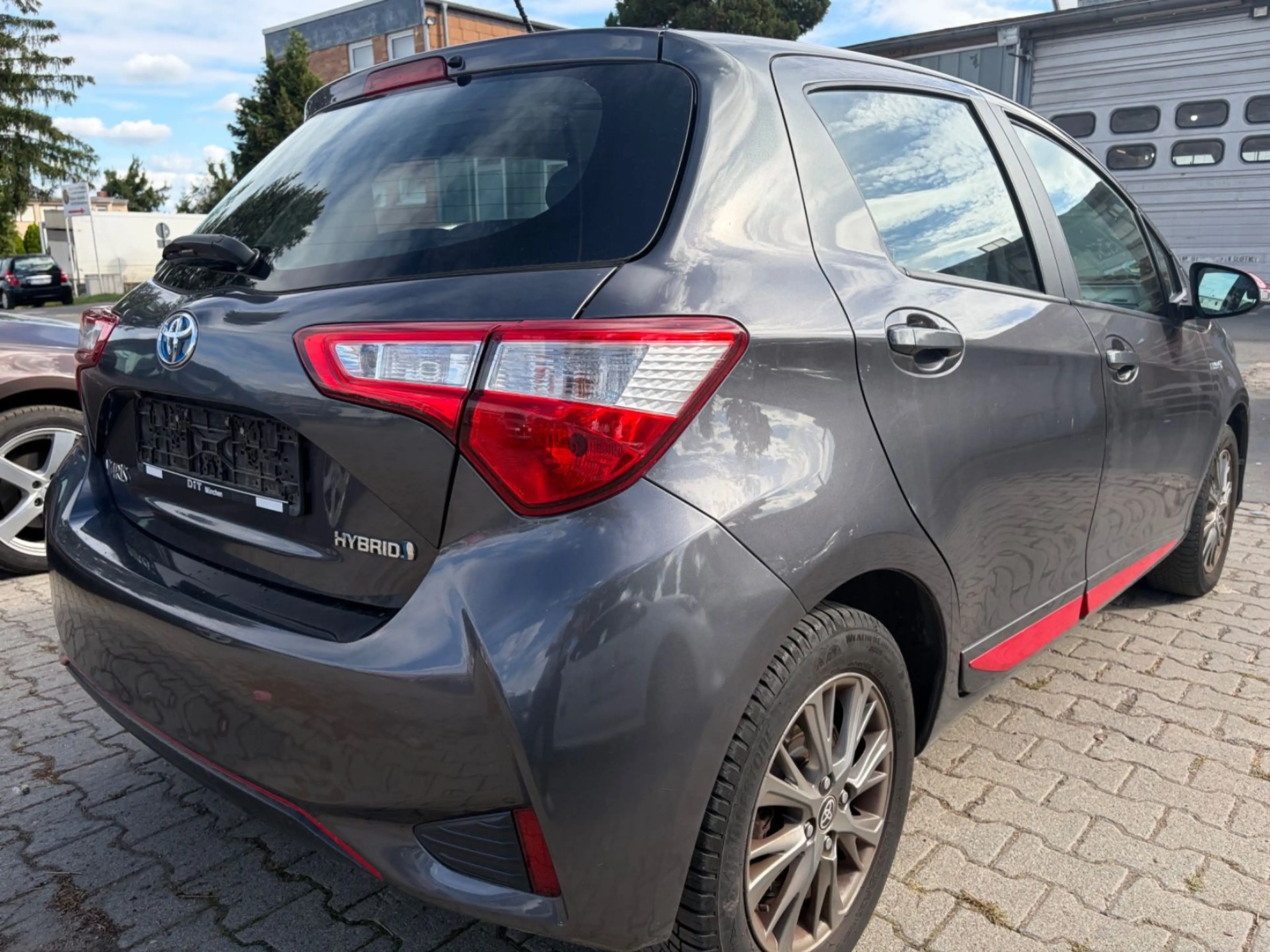 Toyota Yaris 1,5-l-VVT-i Hybrid CVT Launch Edition — photo 7