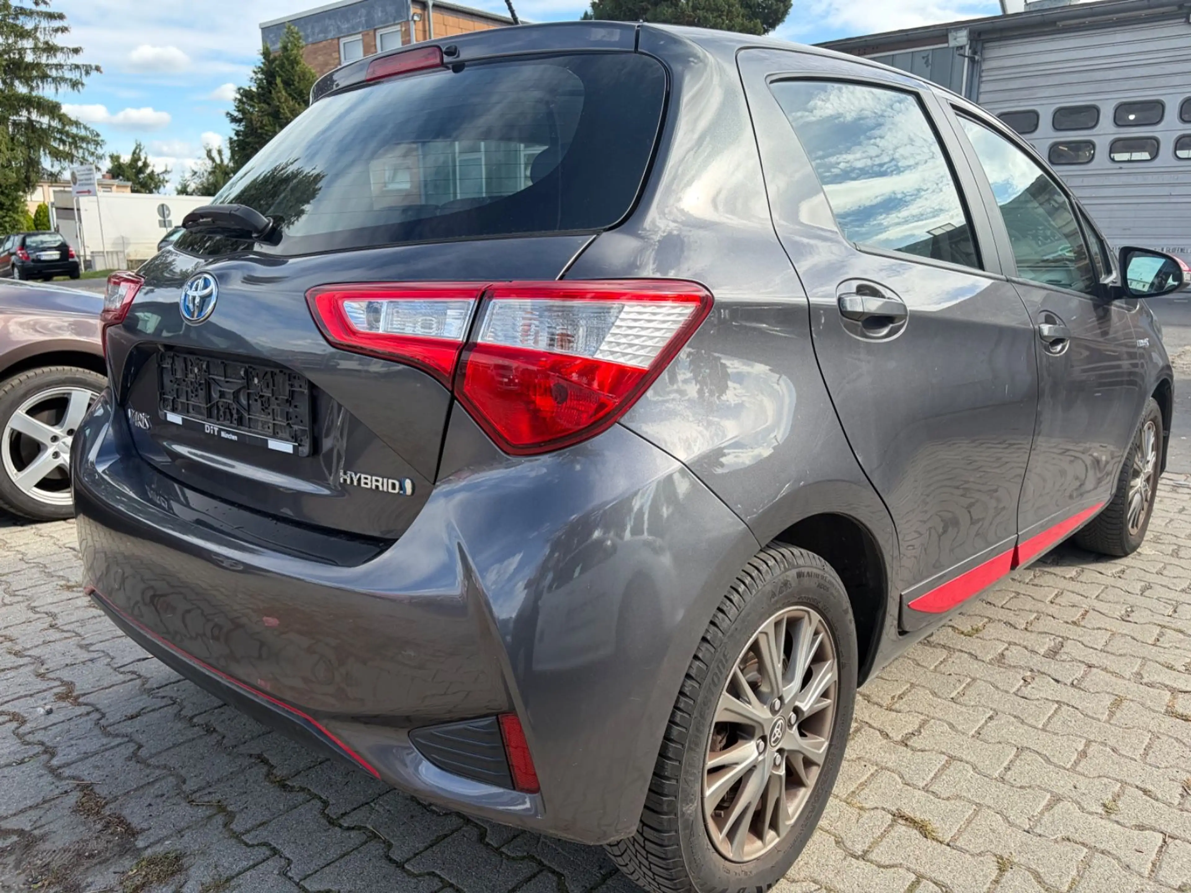 Toyota Yaris 1,5-l-VVT-i Hybrid CVT Launch Edition — photo 6