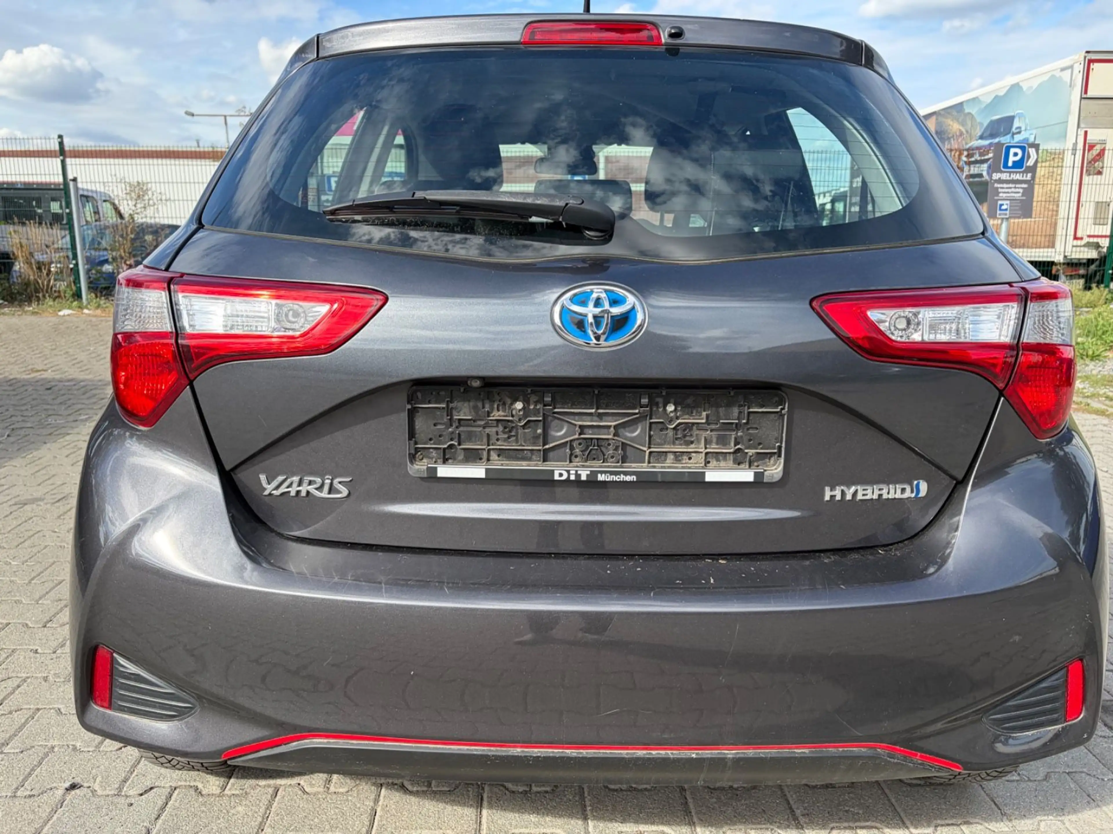 Toyota Yaris 1,5-l-VVT-i Hybrid CVT Launch Edition — photo 5