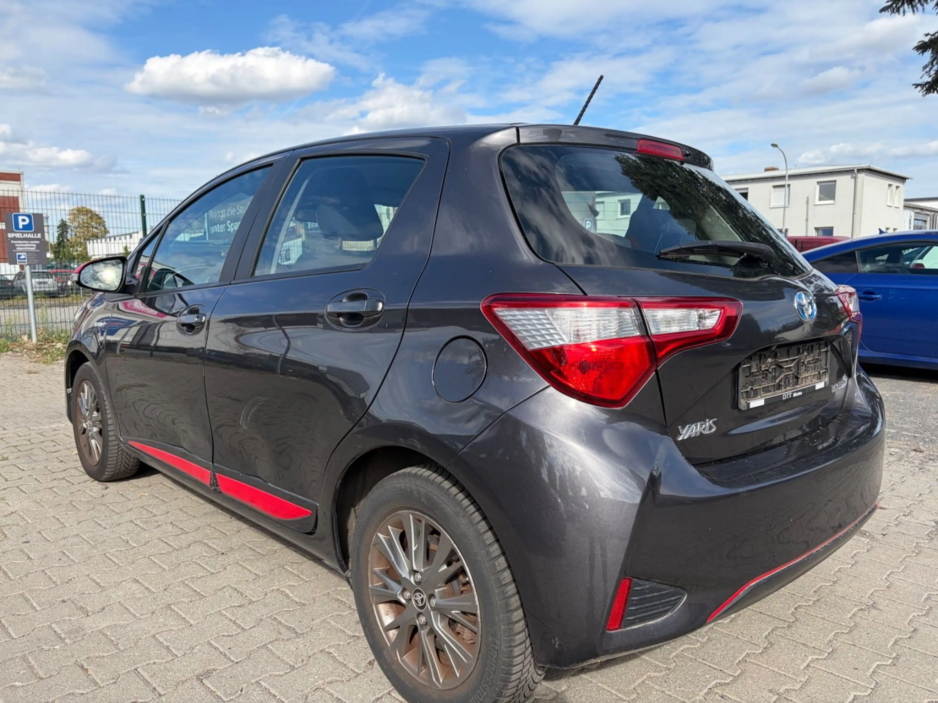 Toyota Yaris 1,5-l-VVT-i Hybrid CVT Launch Edition — photo 8