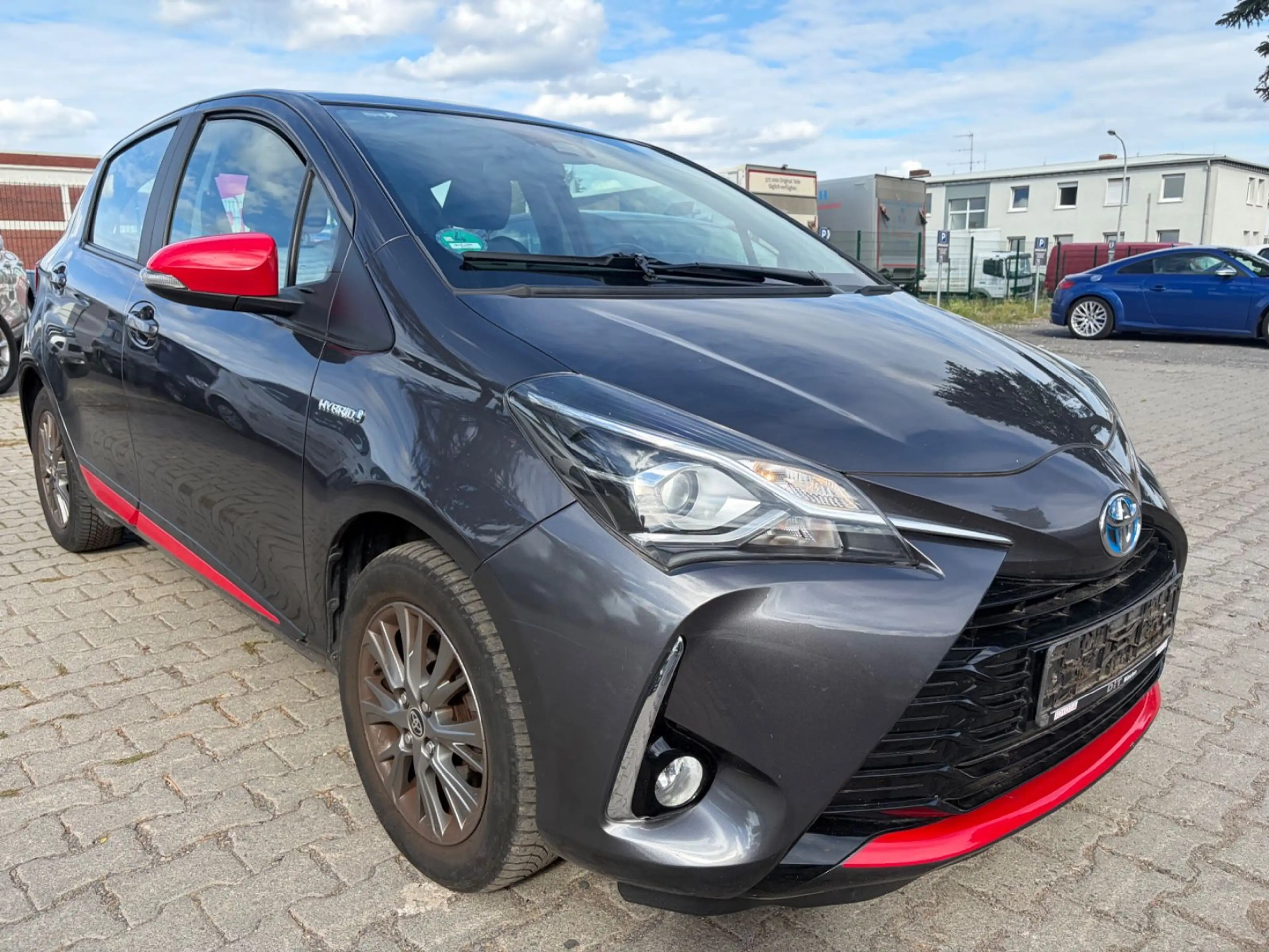 Toyota Yaris 1,5-l-VVT-i Hybrid CVT Launch Edition — photo 2