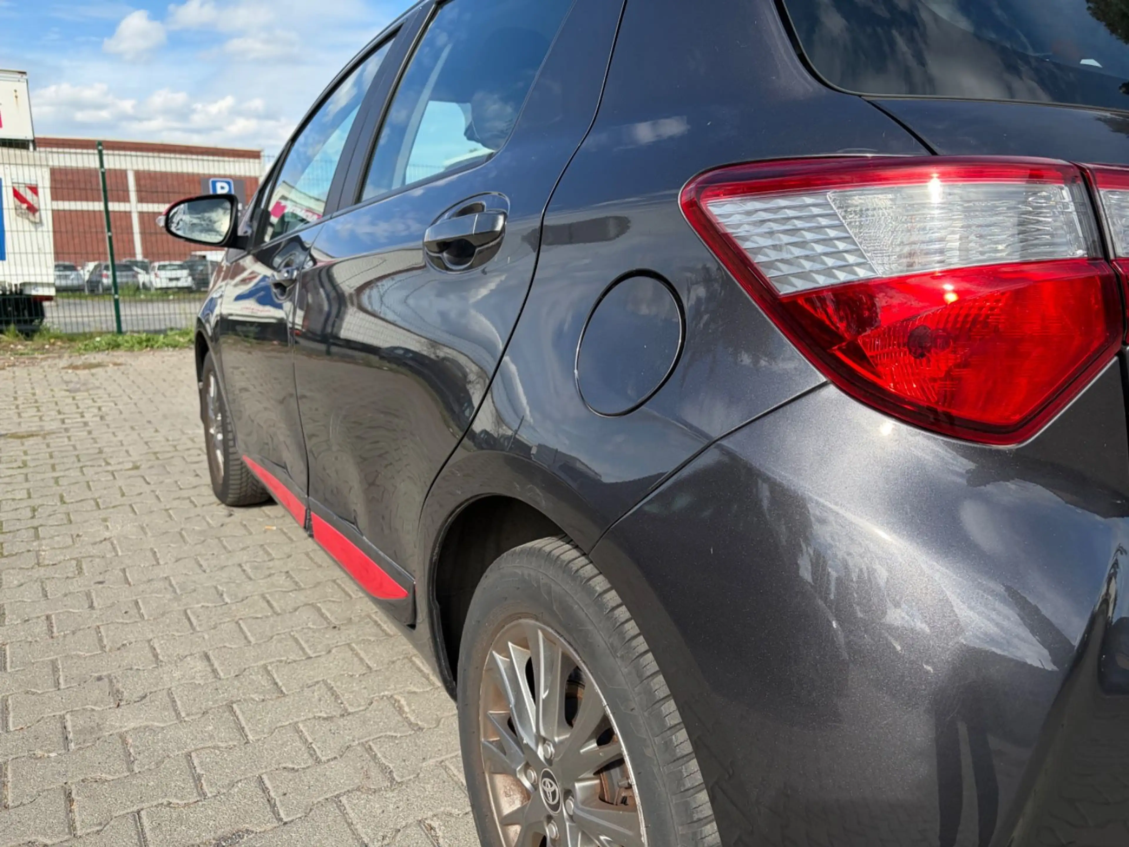 Toyota Yaris 1,5-l-VVT-i Hybrid CVT Launch Edition — photo 12