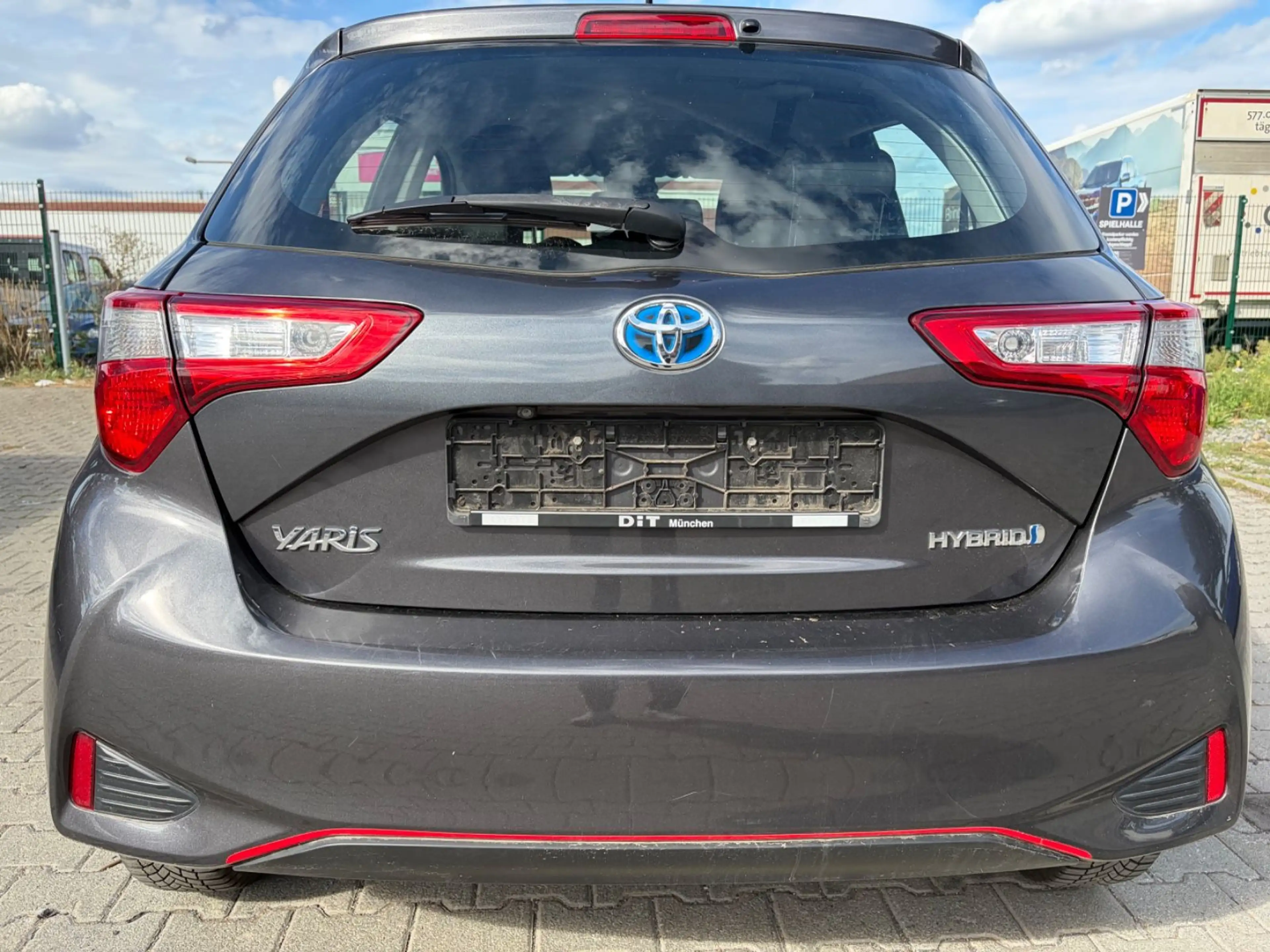 Toyota Yaris 1,5-l-VVT-i Hybrid CVT Launch Edition — photo 10