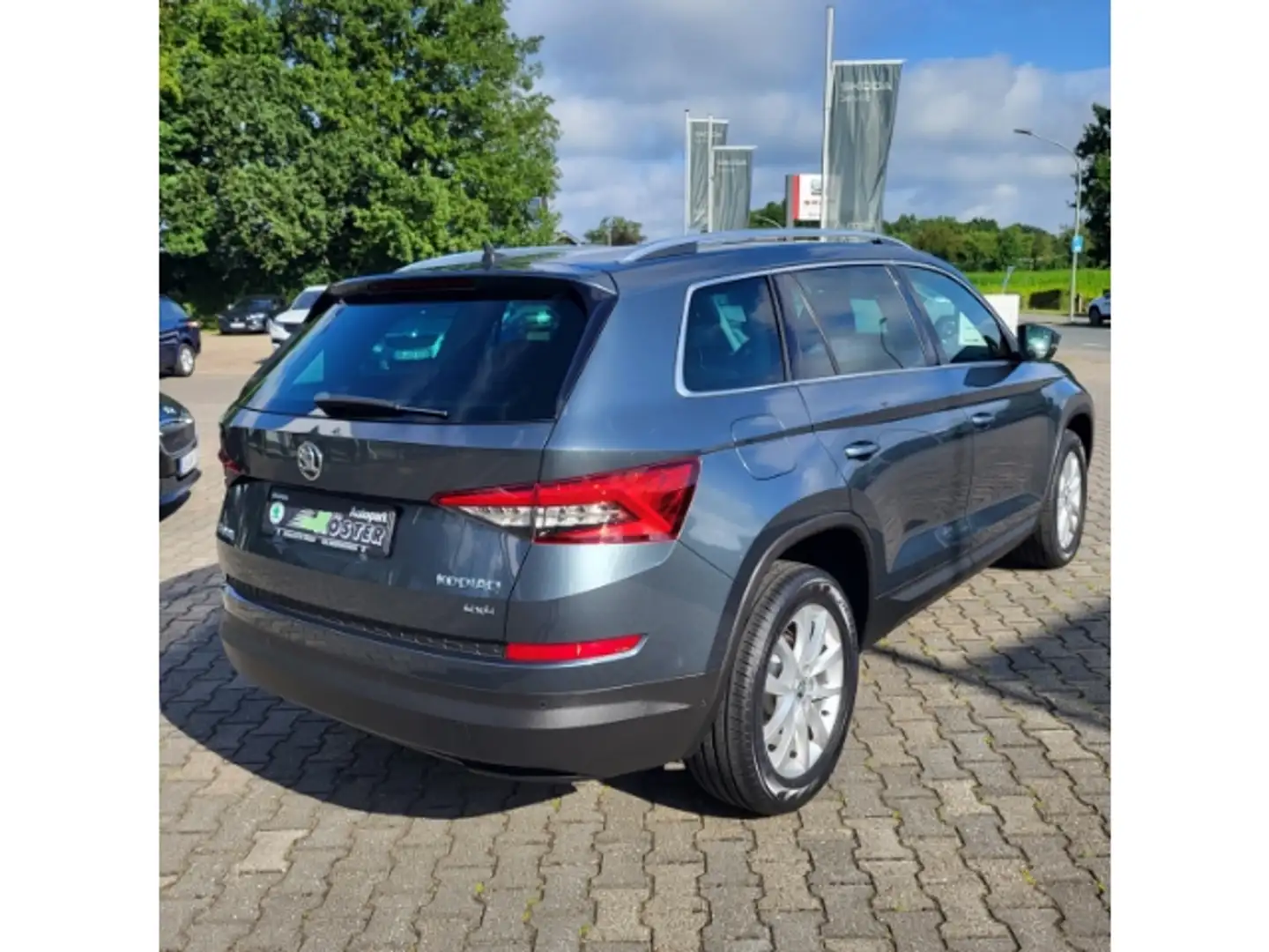 Skoda Kodiaq Style 4x4 1.4 TSI 6 Gang*NAV*PTS*PANO*STDHZ Gri - 2