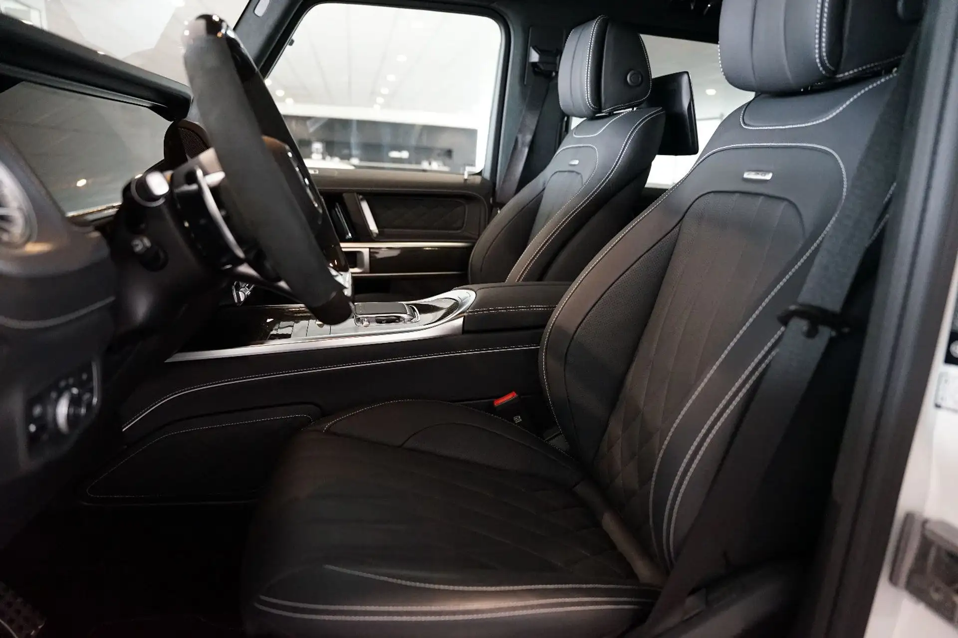 벤츠 G-Class G 63 AMG 2026 흰색 사진 8