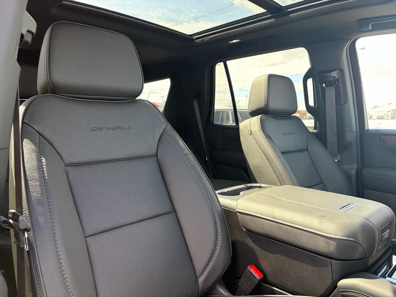 GMC Yukon снимка GMC Yukon