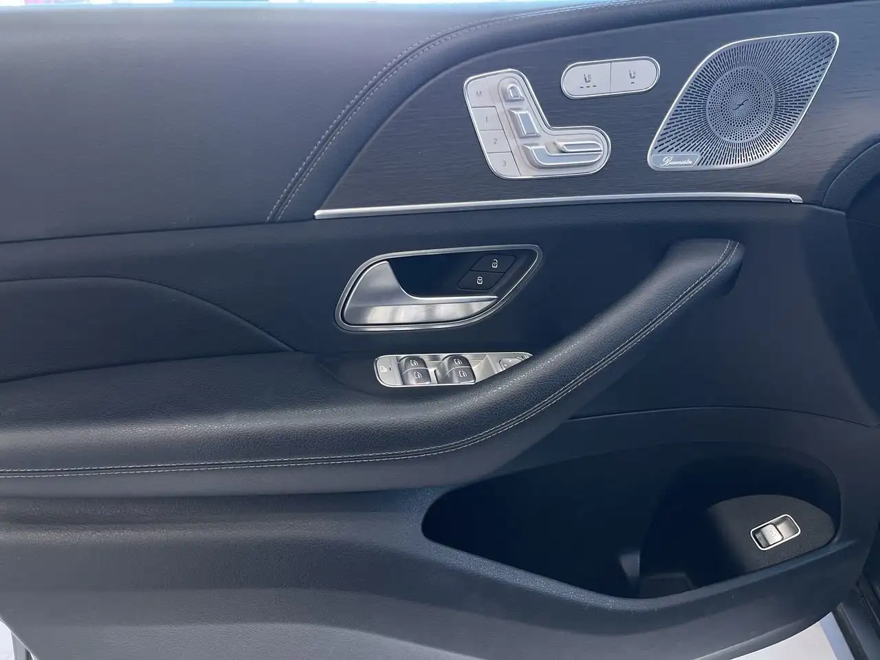 Mercedes-Benz GLE снимка Mercedes-Benz GLE