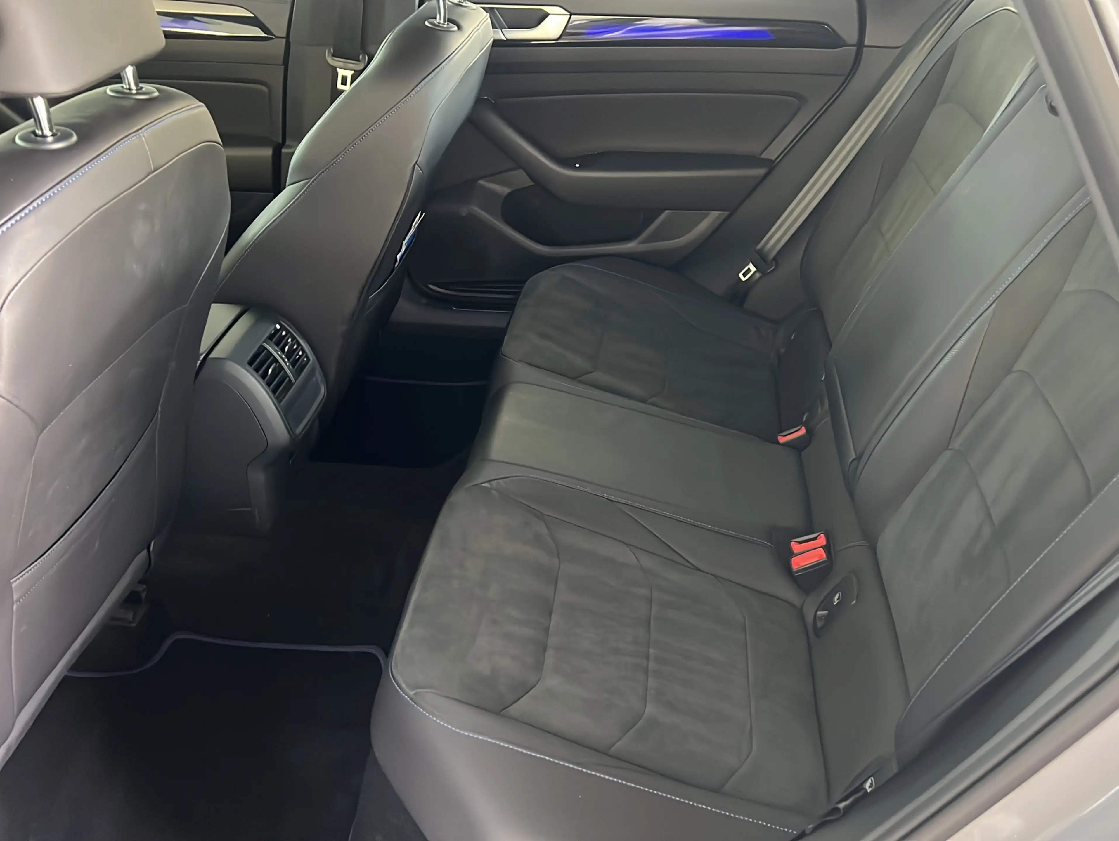Volkswagen Arteon 2-0 TSI R 4Motion*Navi*ACC*KeyGo*DAB — photo 11