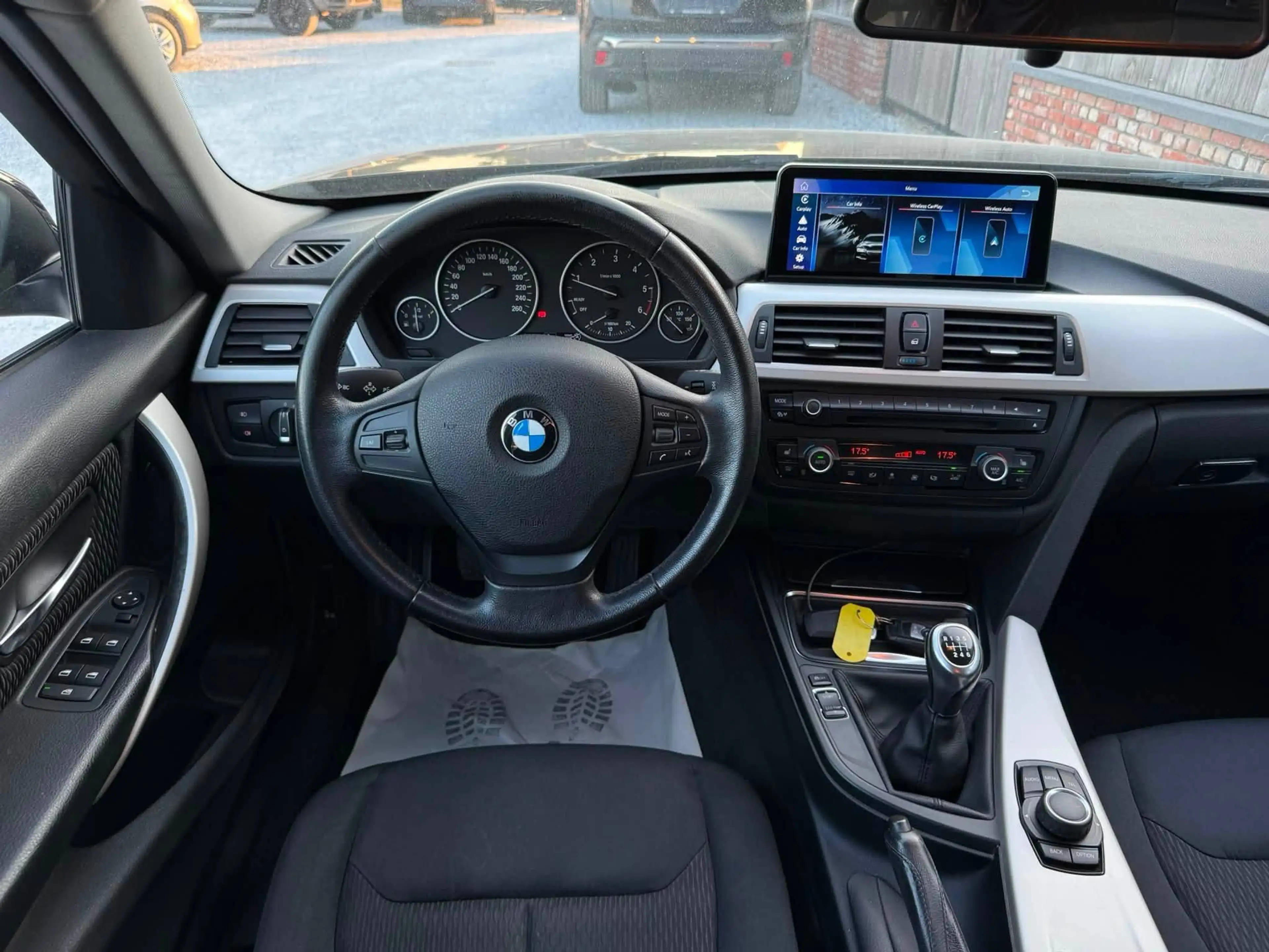 BMW 316 d touring/airco/carplay/bluetooth/205.000km — photo 11