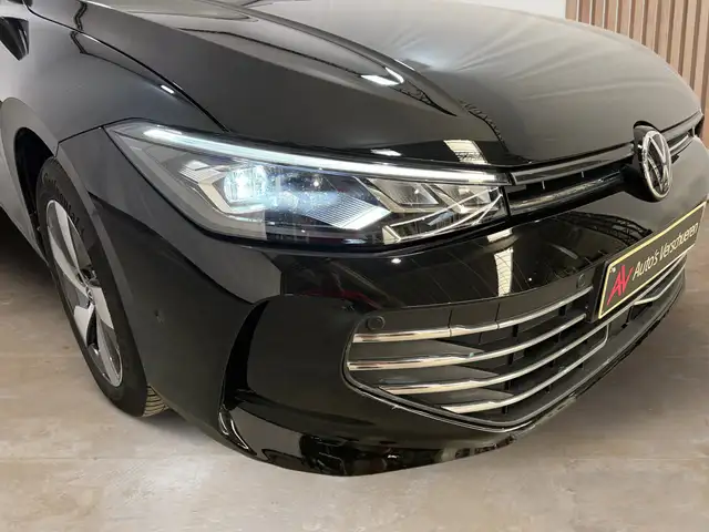 Volkswagen Passat view 4