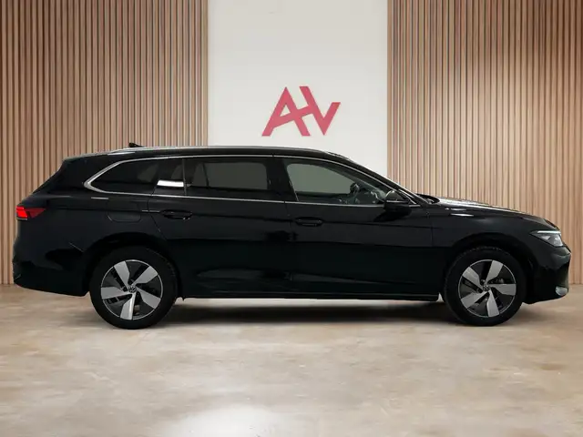 Volkswagen Passat view 5