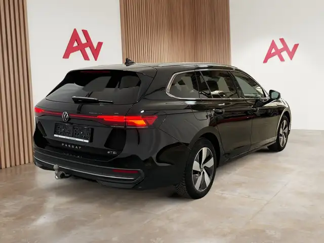 Volkswagen Passat view 6