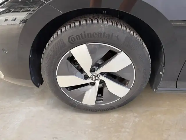 Volkswagen Passat view 12