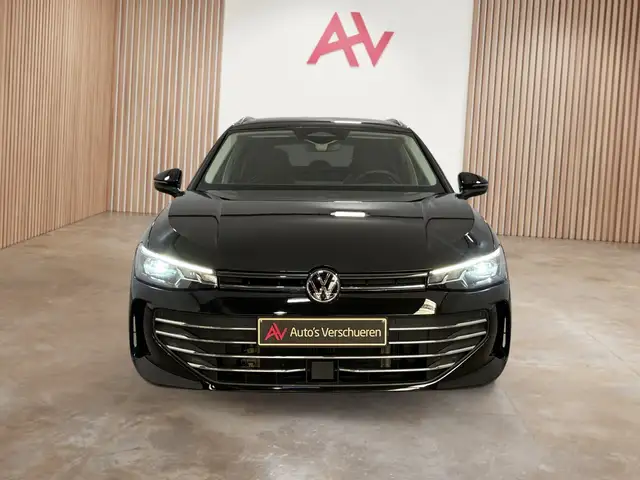 Volkswagen Passat view 2