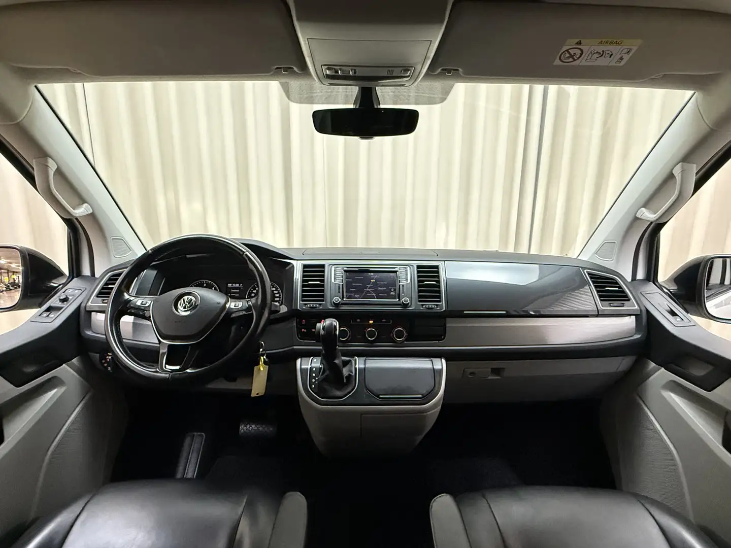 Volkswagen T6 Transporter 2.0 TDI L2H1 DC Highline *LED* Leder / Adapt. Crui Wit - 2