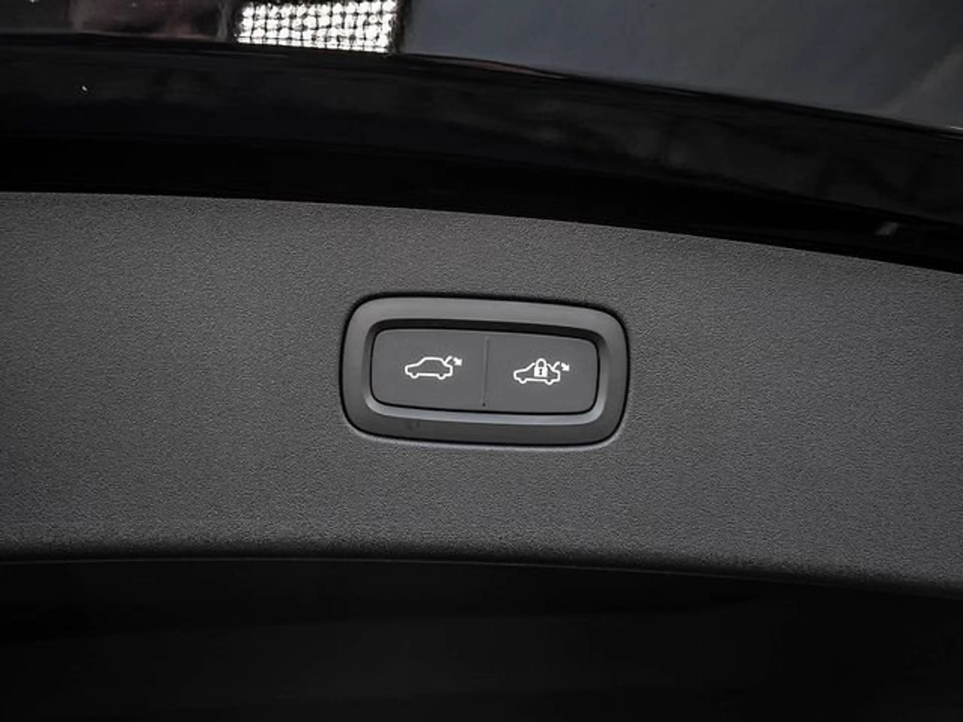 Volvo ES90 Single Motor Extended Range Ultra LED — photo 14
