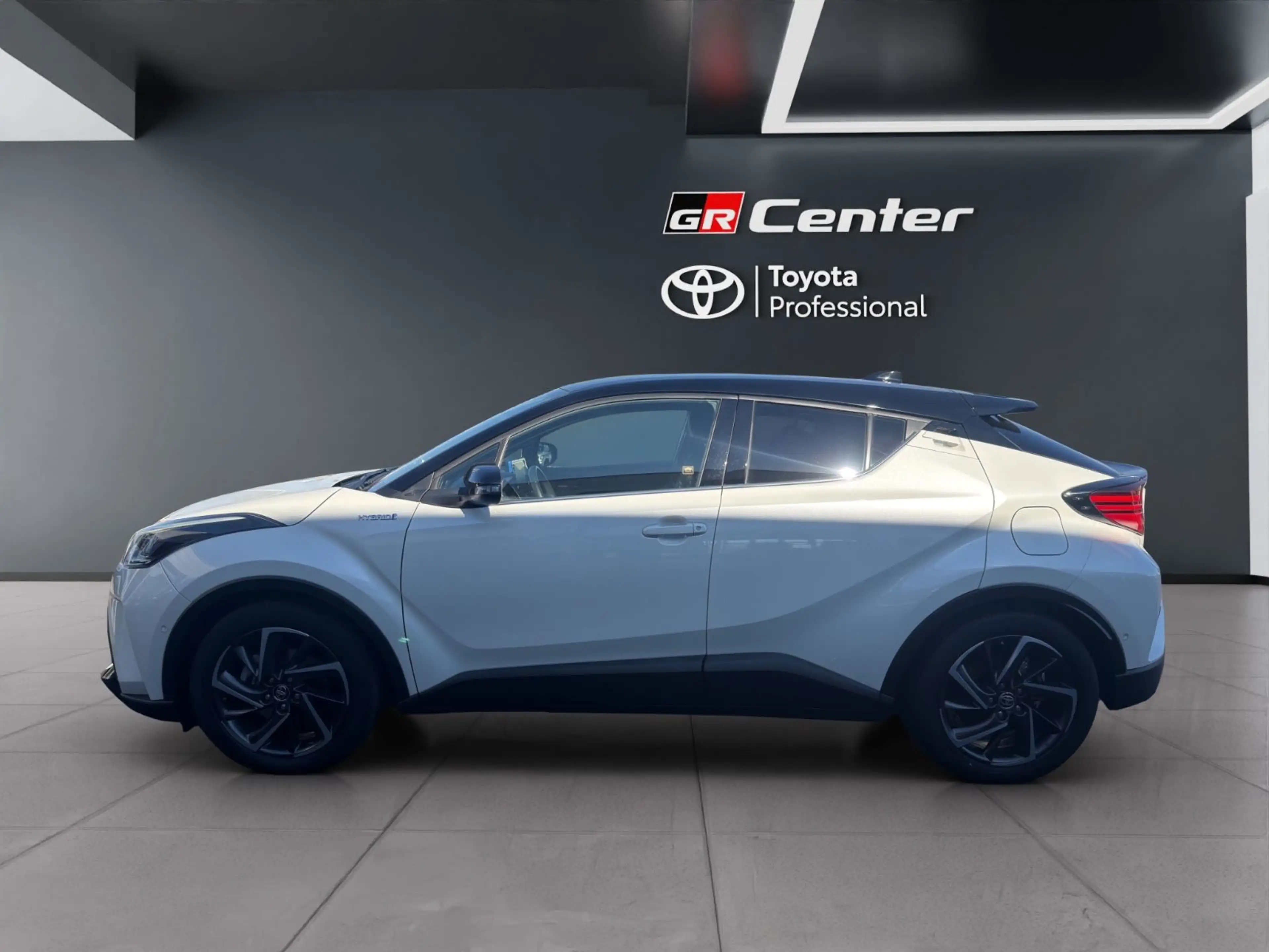 Toyota C-HR Hybrid 2.0 Style Selection*NAVI*KAM*JBL*LED — photo 9