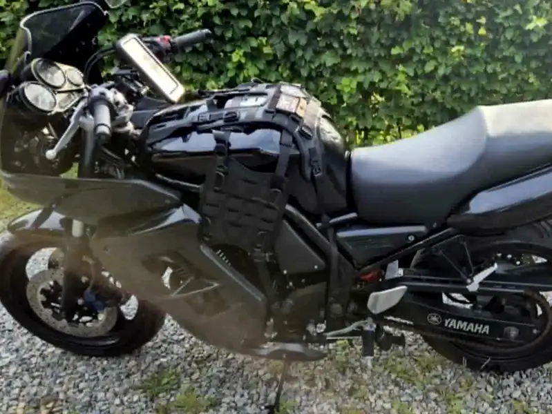 Yamaha FZS 600 - foto 3