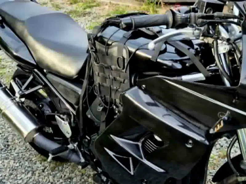 Yamaha FZS 600 - foto 4