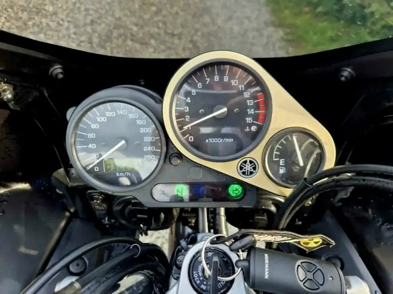 Yamaha FZS 600 - foto 8