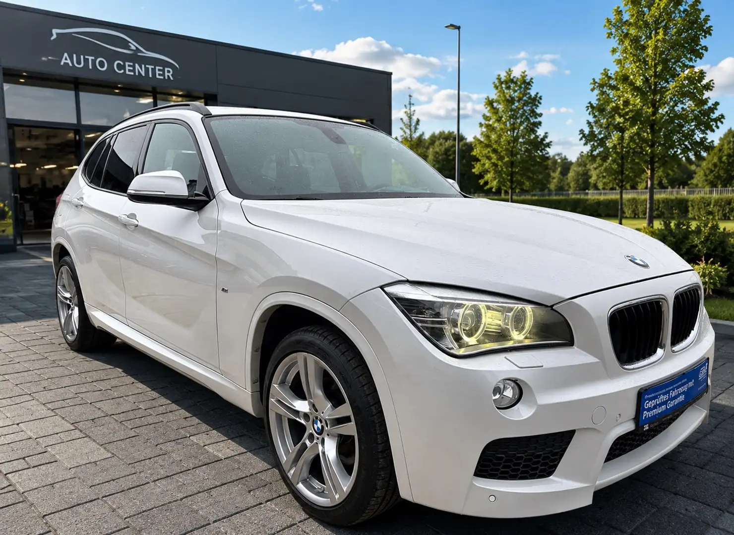 BMW X1 xDrive 2.0 – M-Paket | Panorama | Alcantara | Weiß - 2