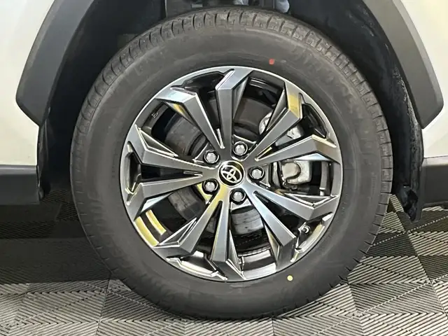 Toyota Rav4 view 3