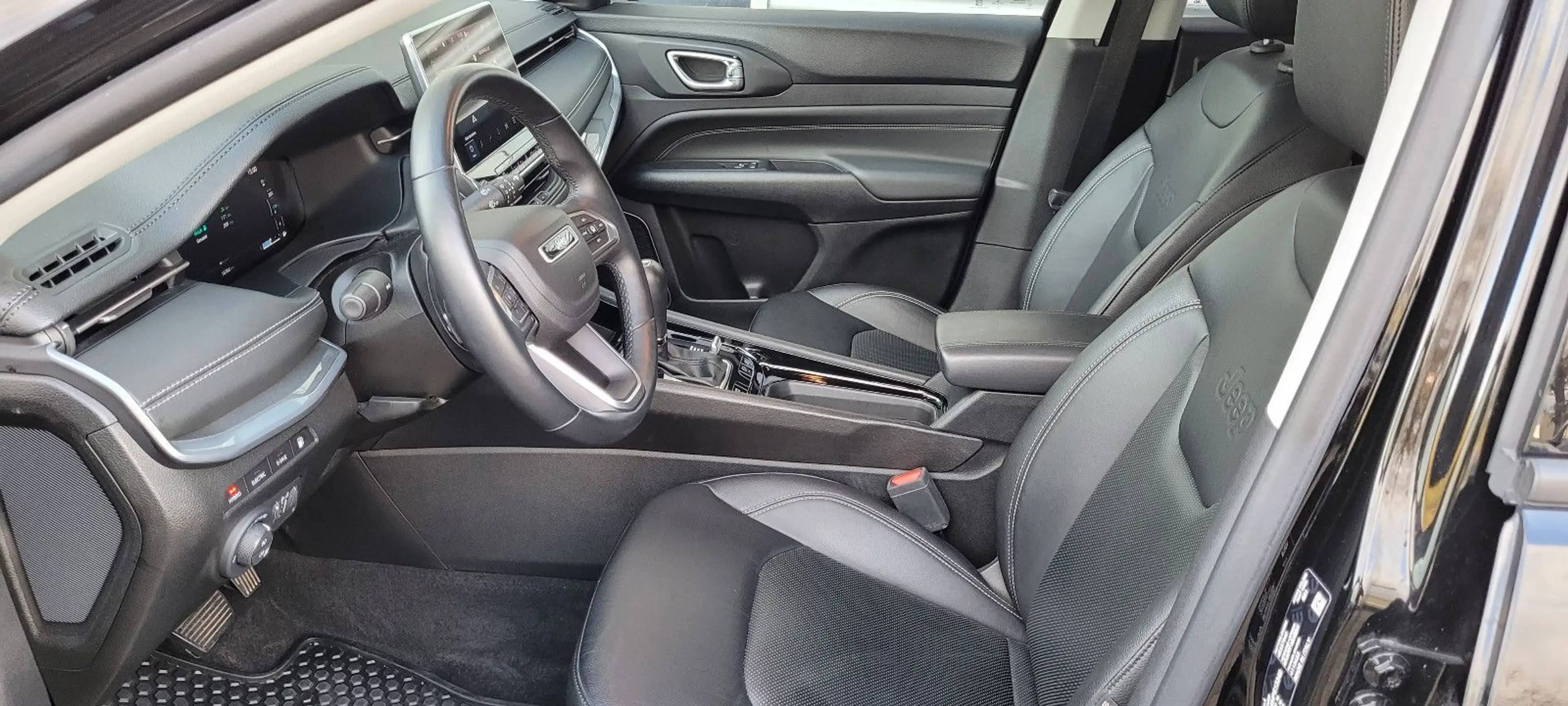 Jeep Compass S Plug-In Hybrid 4WD — photo 8