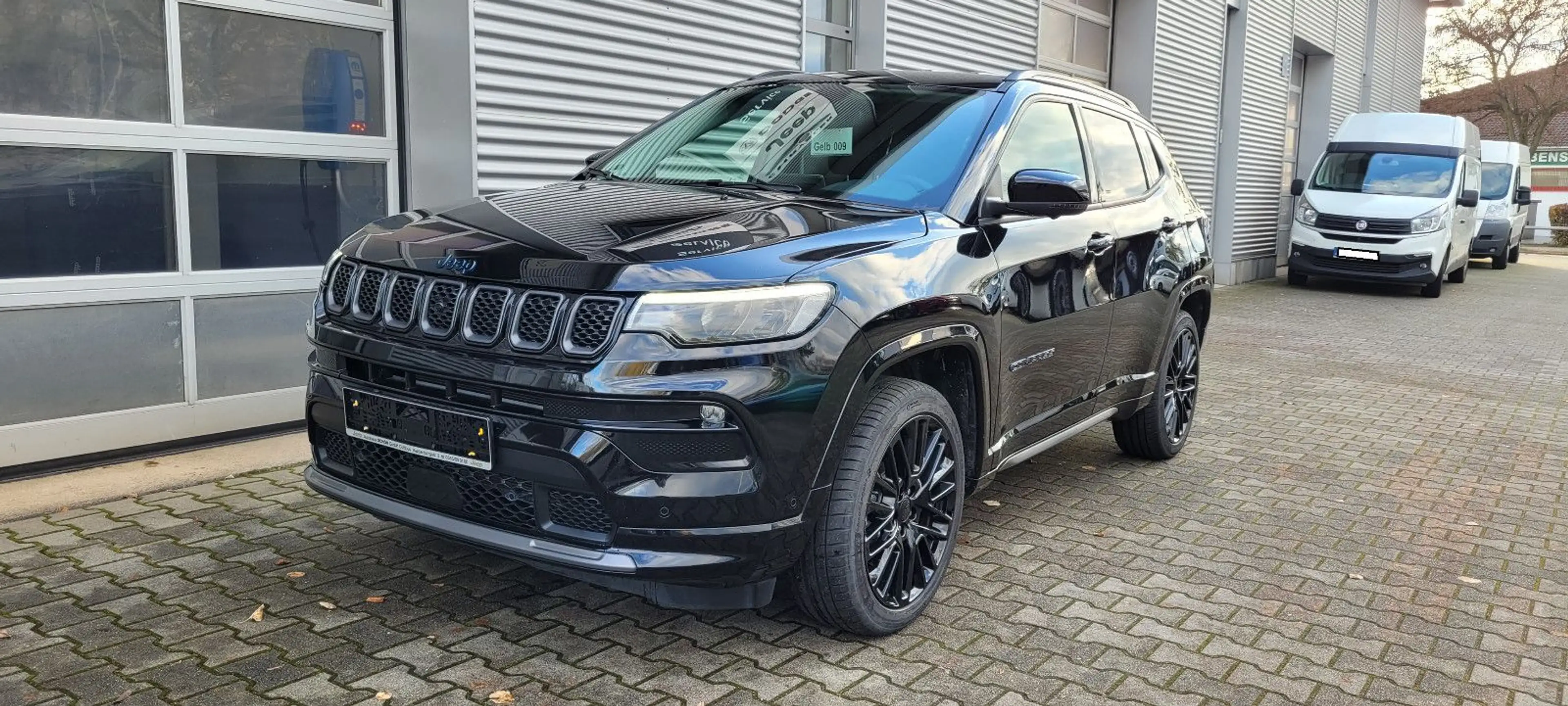 Jeep Compass S Plug-In Hybrid 4WD — photo 2