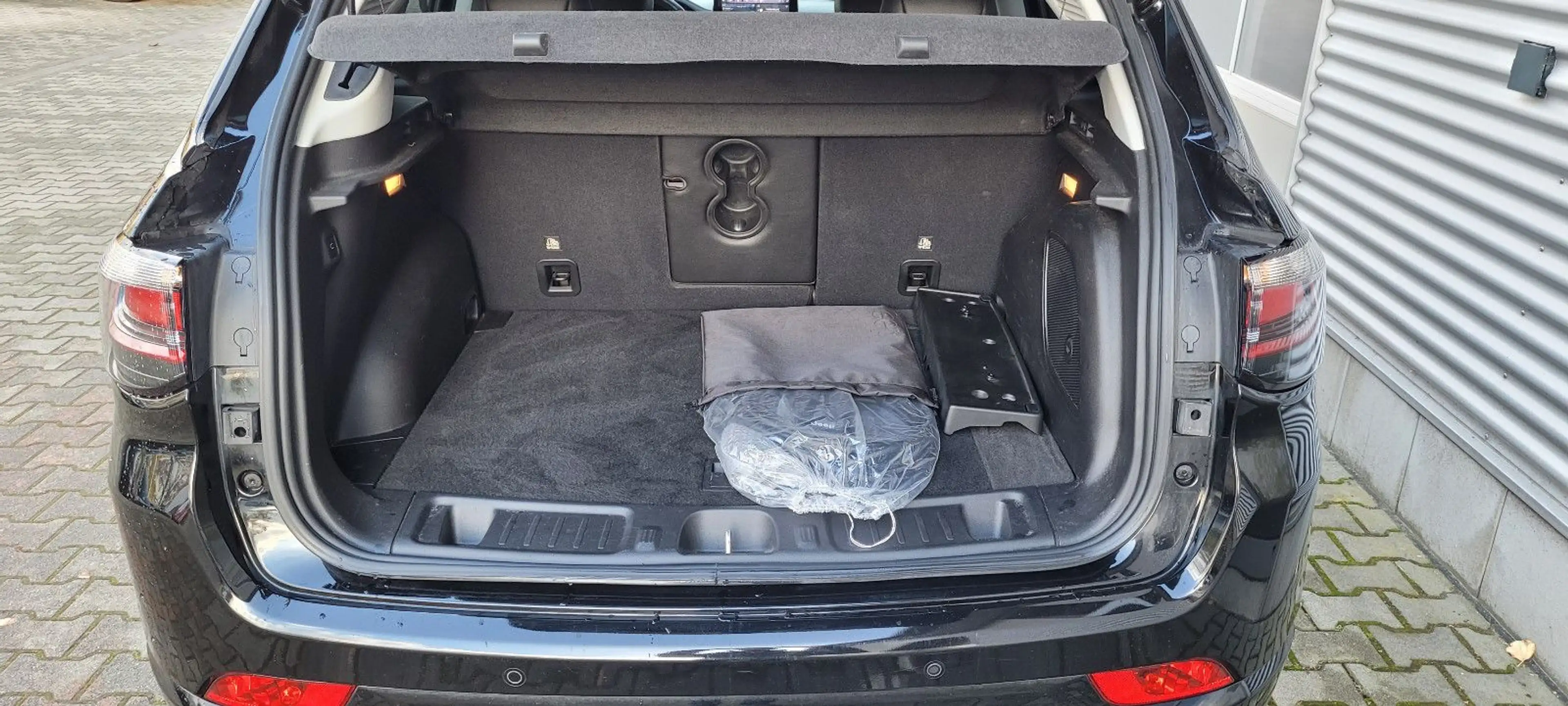 Jeep Compass S Plug-In Hybrid 4WD — photo 5